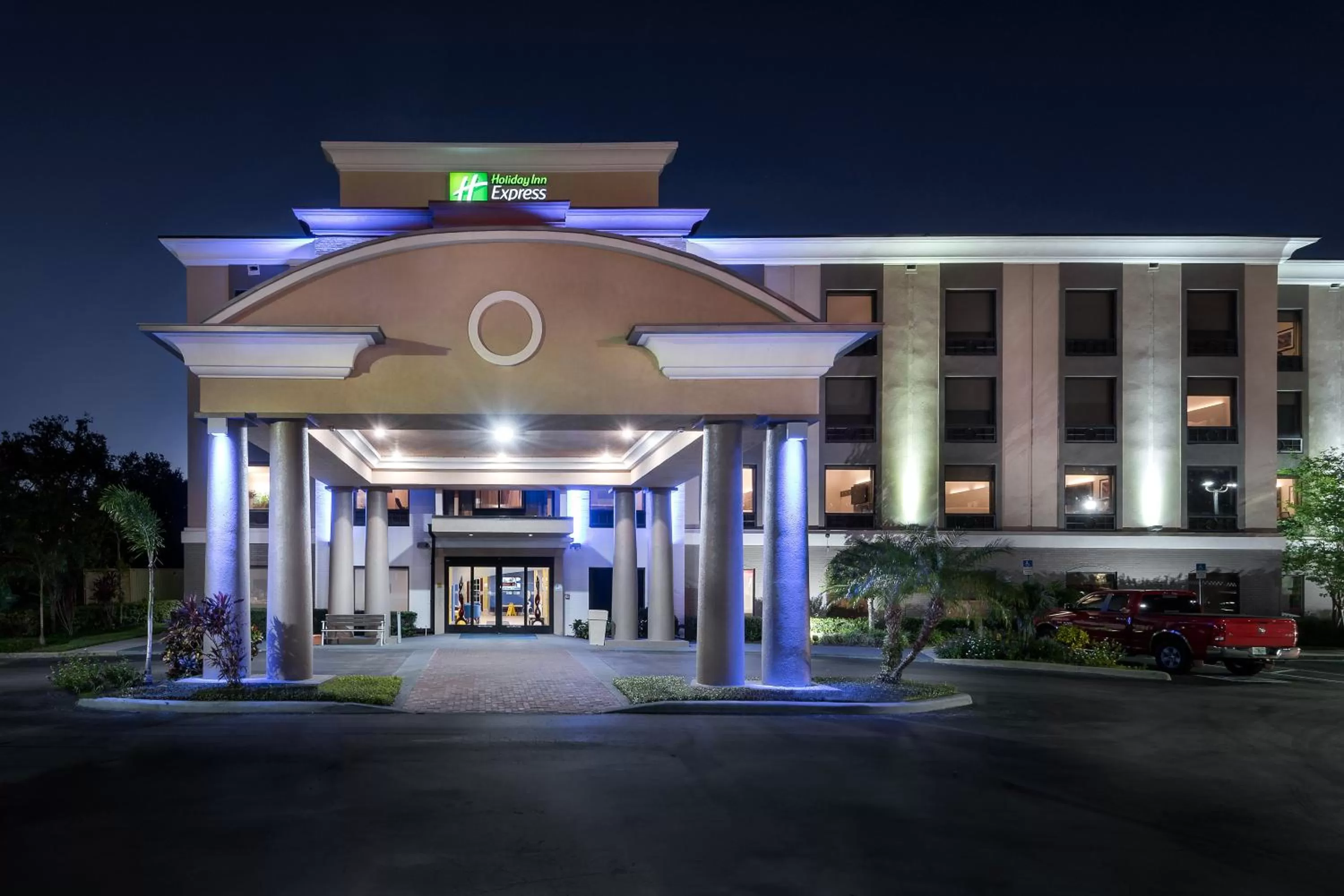 Property building in Holiday Inn Express Hotel & Suites Bartow by IHG