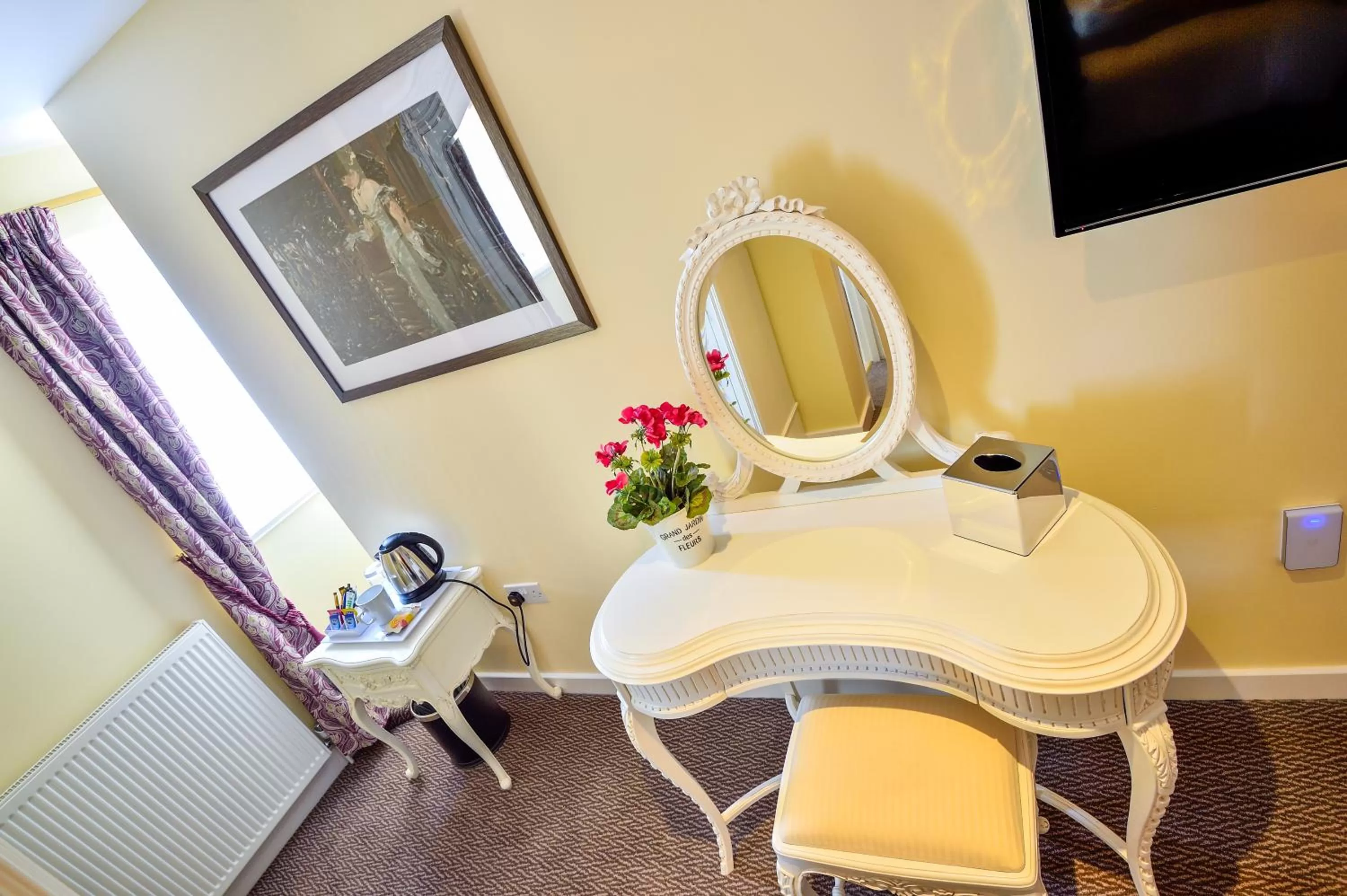 Bedroom in The George Hotel