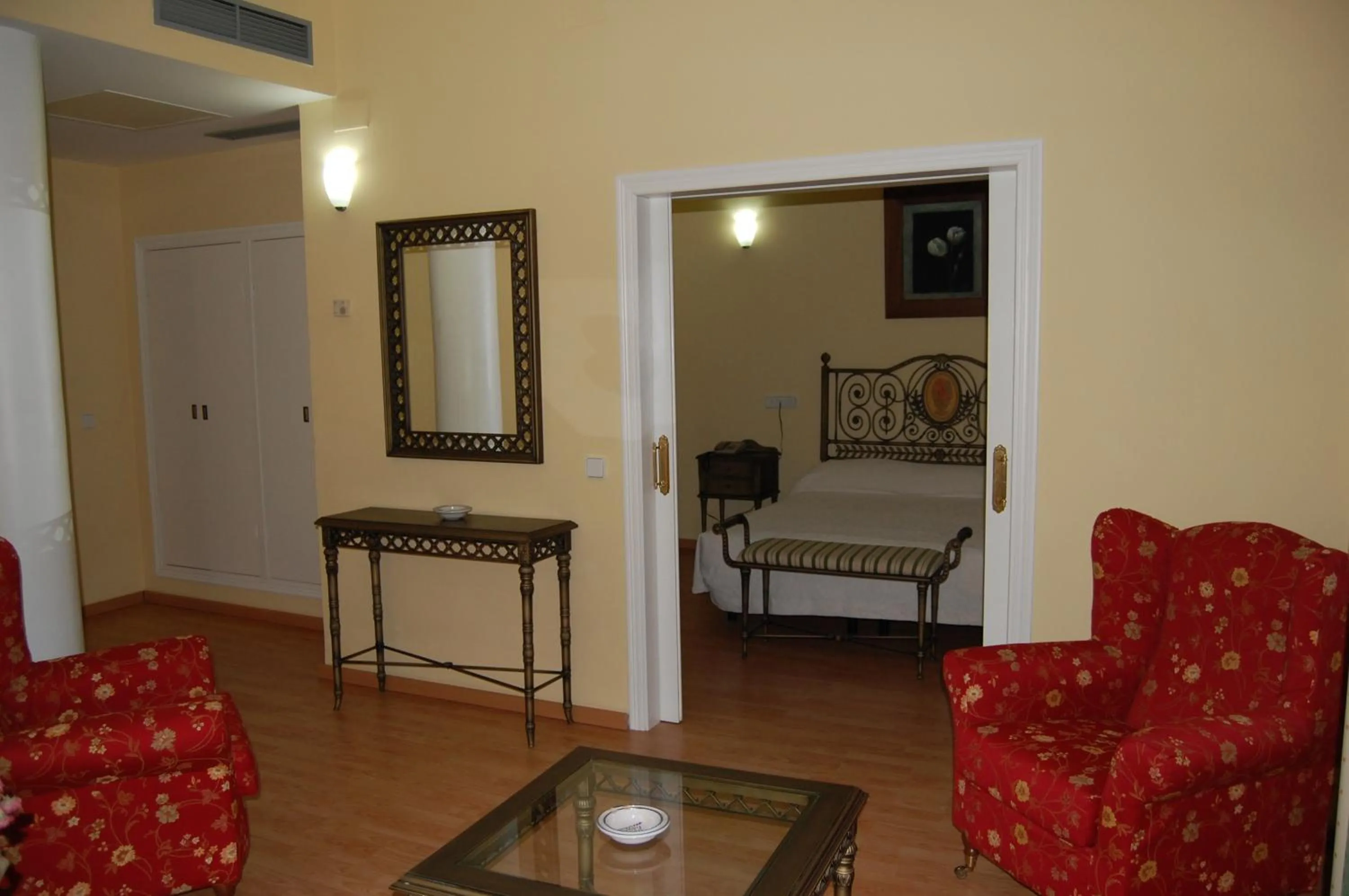 Photo of the whole room in Hotel Castillo