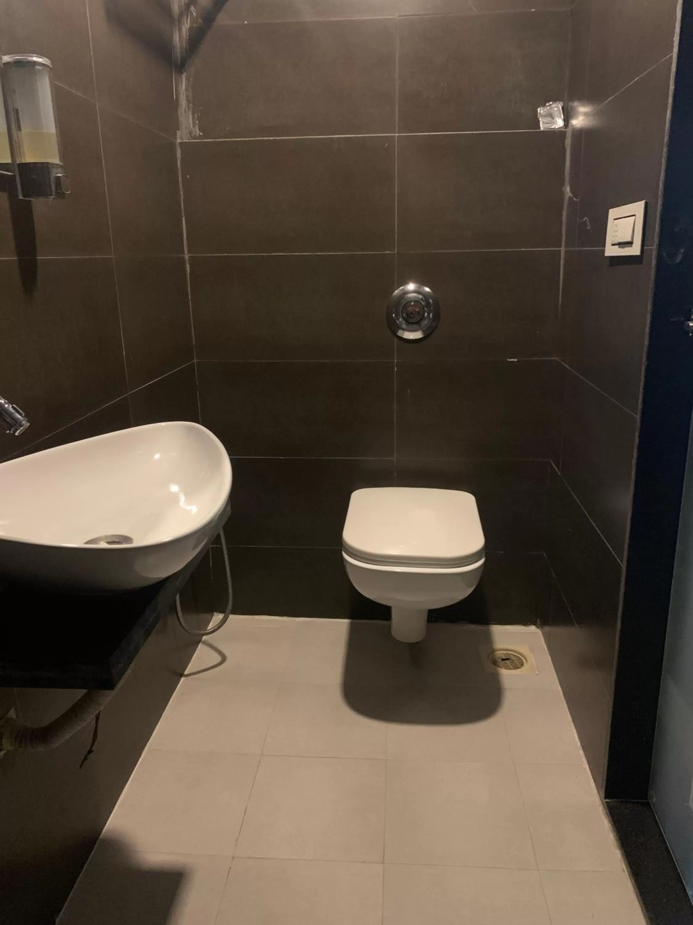 Shower in Hotel Merakee - Near Dahisar Mira Road Mumbai