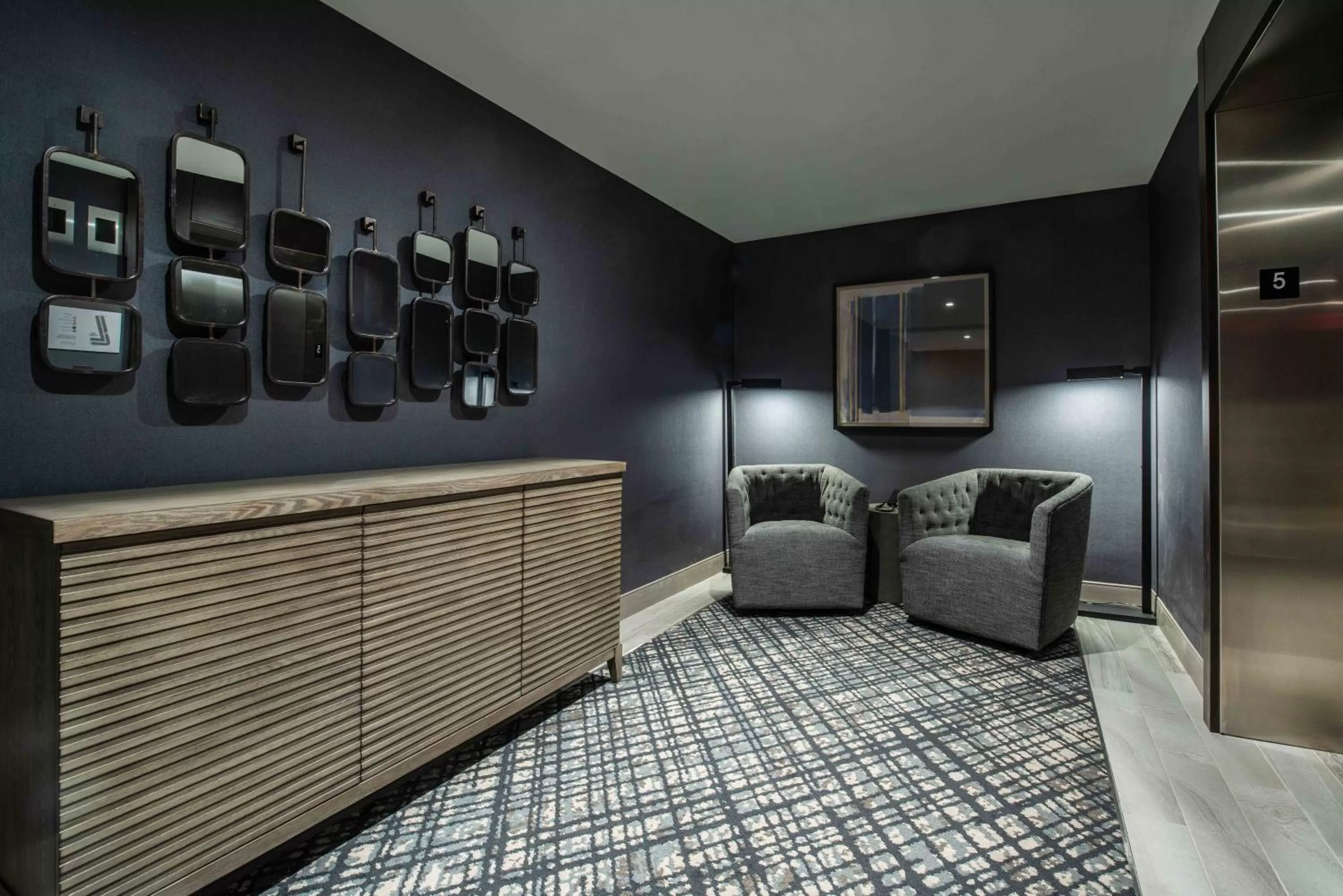 Decorative detail in Staybridge Suites - Quincy by IHG