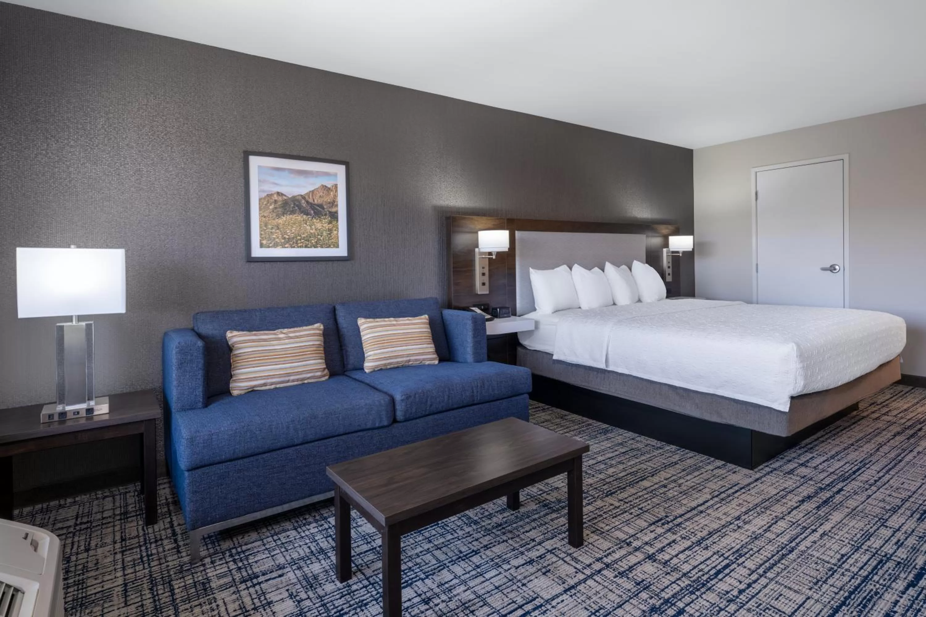 Bedroom, Bed in Hampton Inn & Suites Agoura Hills