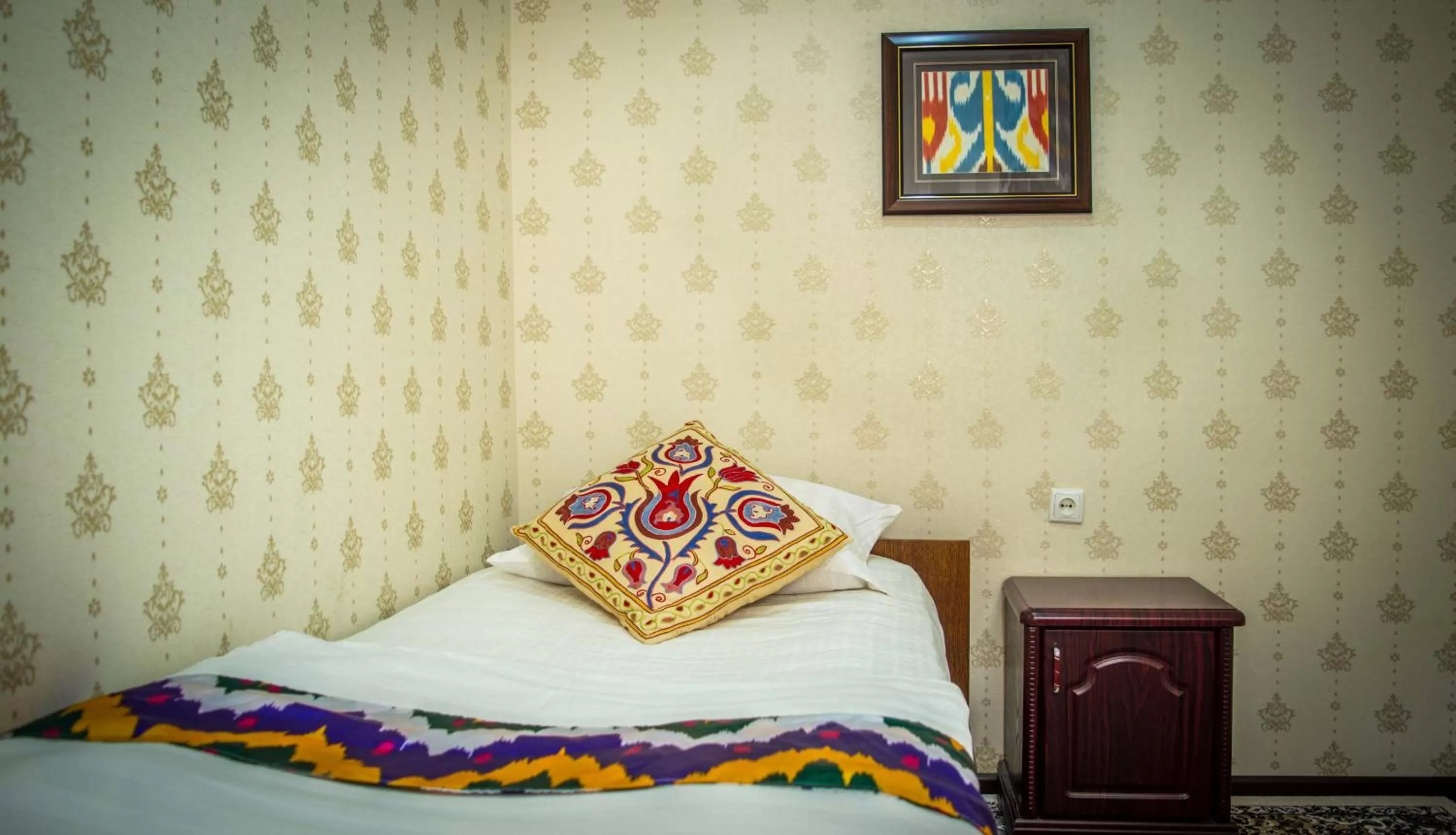 Bed in Jahongir Guest House