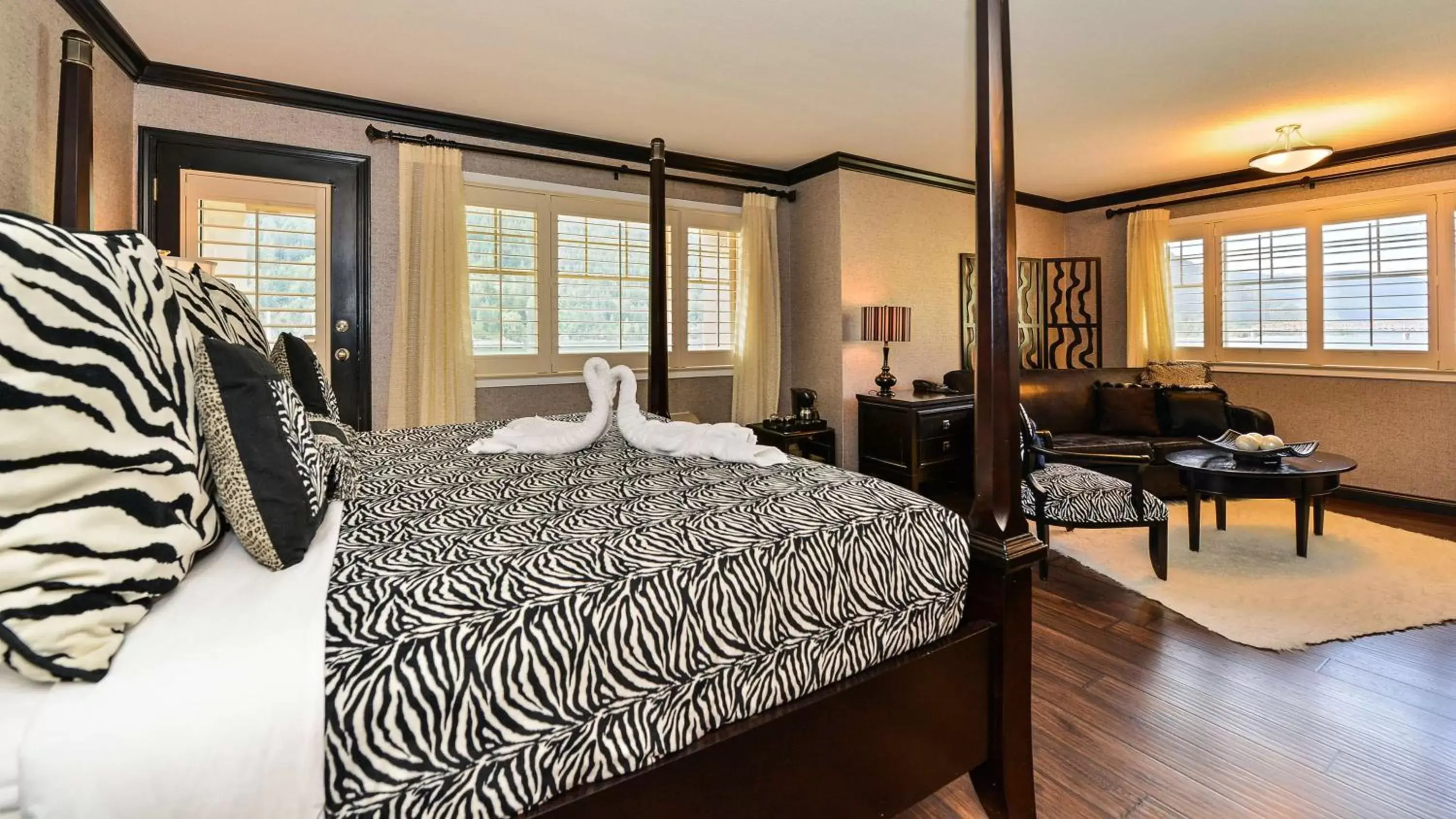 King Suite with Spa Bath in Prestige Lakeside Resort, WorldHotels Elite King Suite with Spa Bath in Prestige Lakeside Resort, WorldHotels Elite