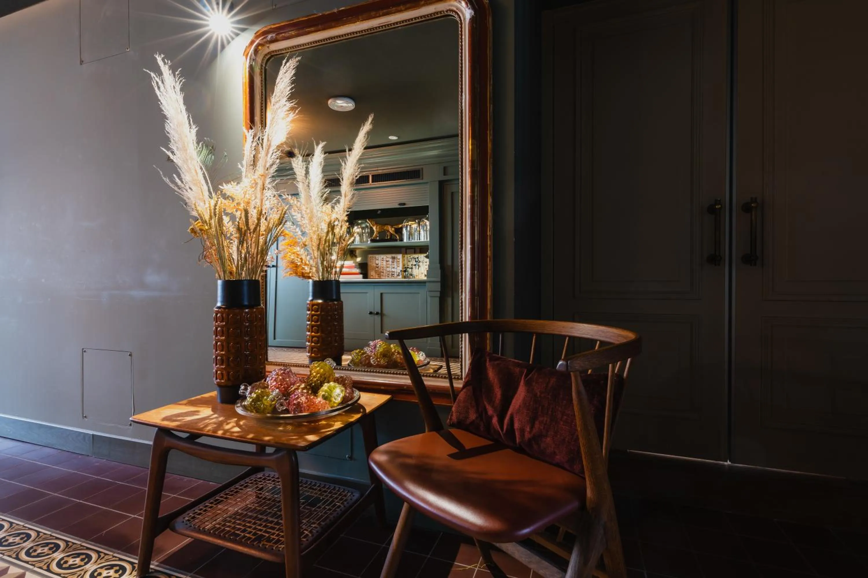 Communal lounge/ TV room in Hotel Mercier