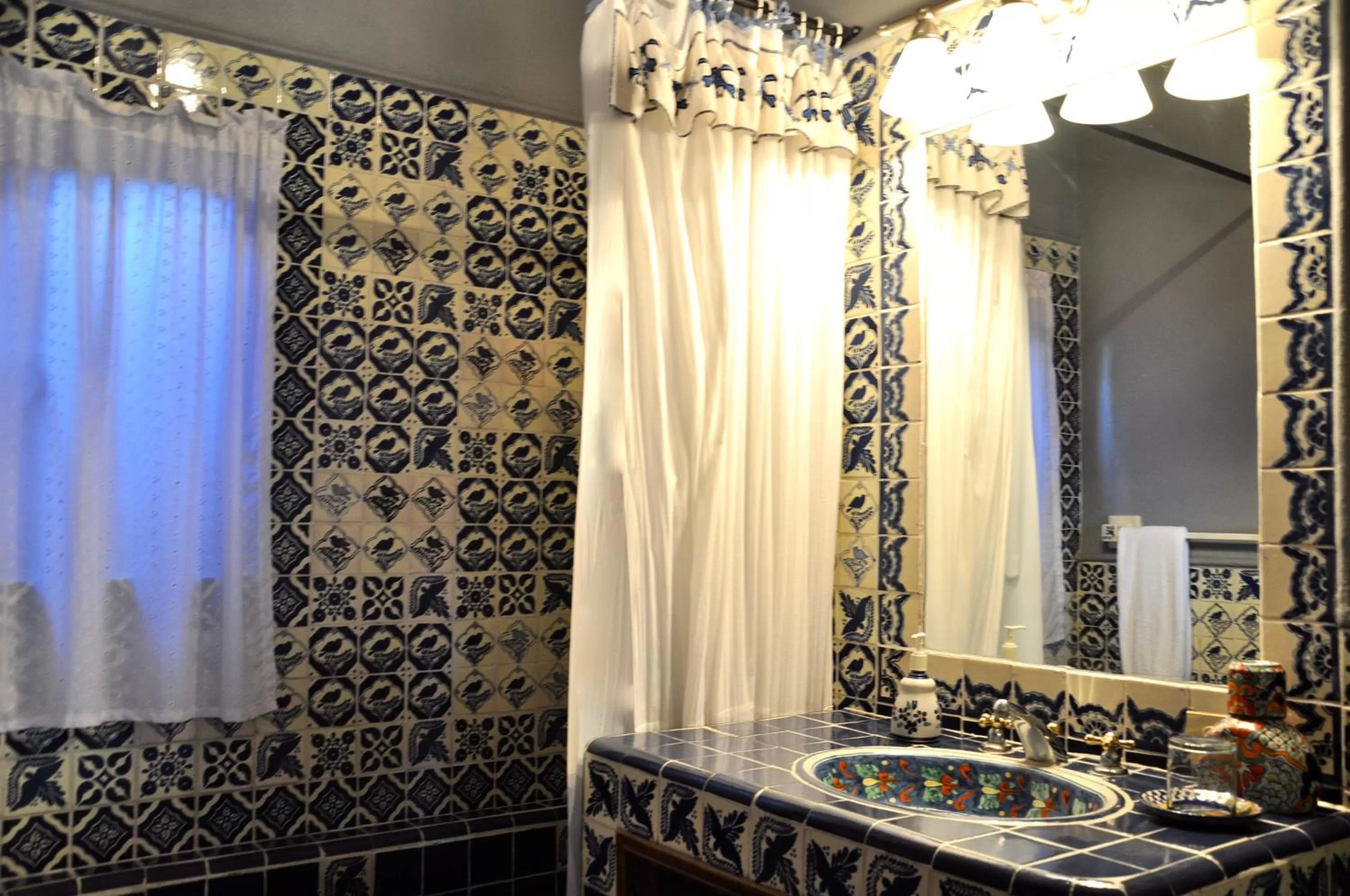 Bathroom in Casa de la Cuesta B&B