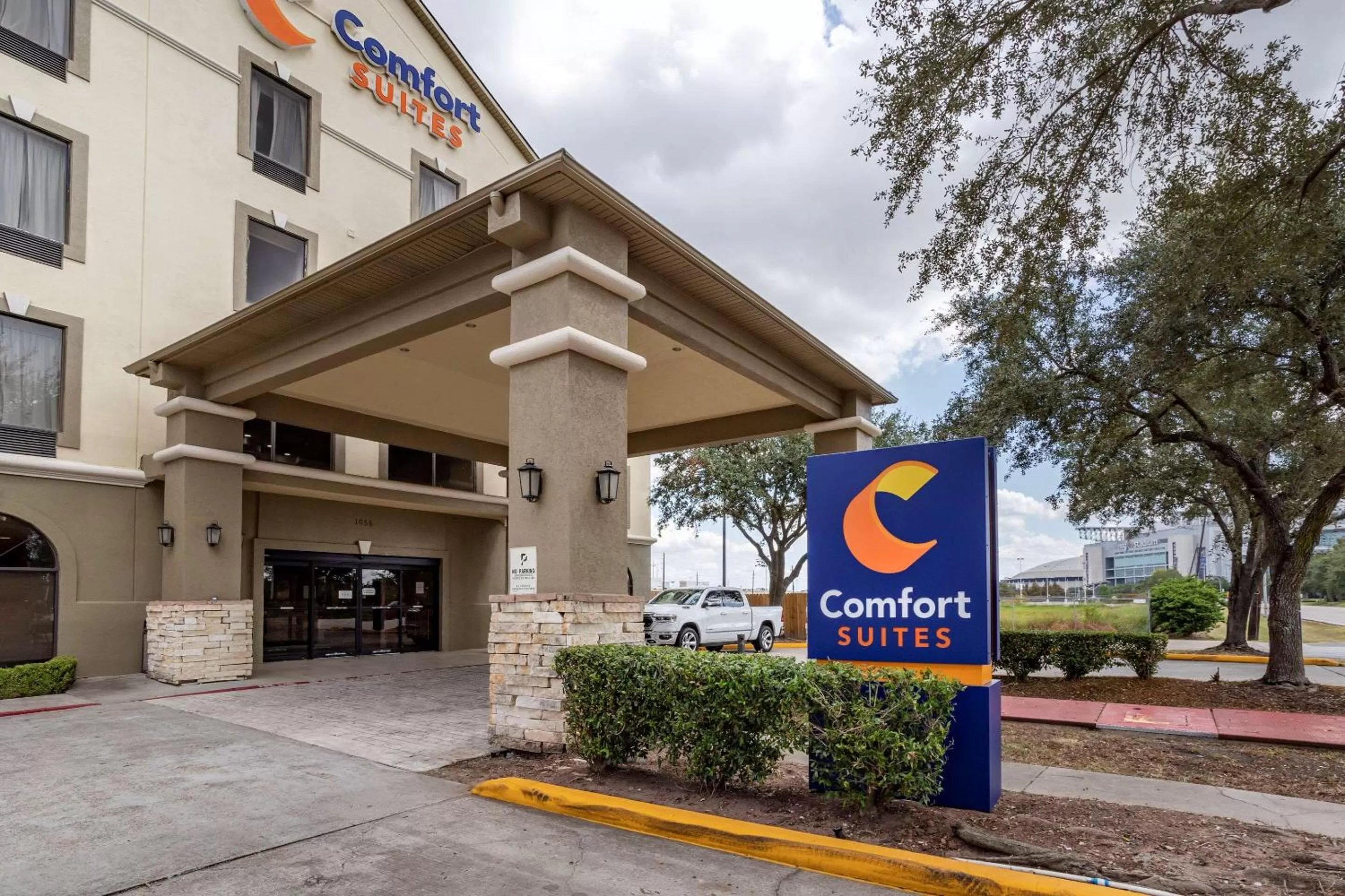 Property building in Comfort Suites Houston near Medical Center- NRG Stadium