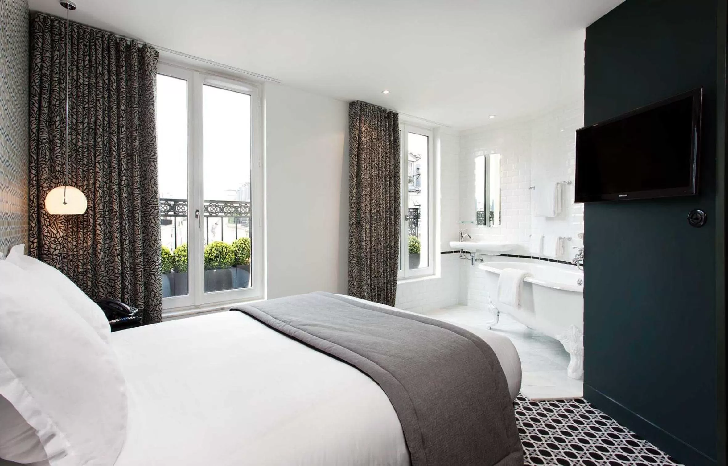 Bed in Hôtel Emile Le Marais