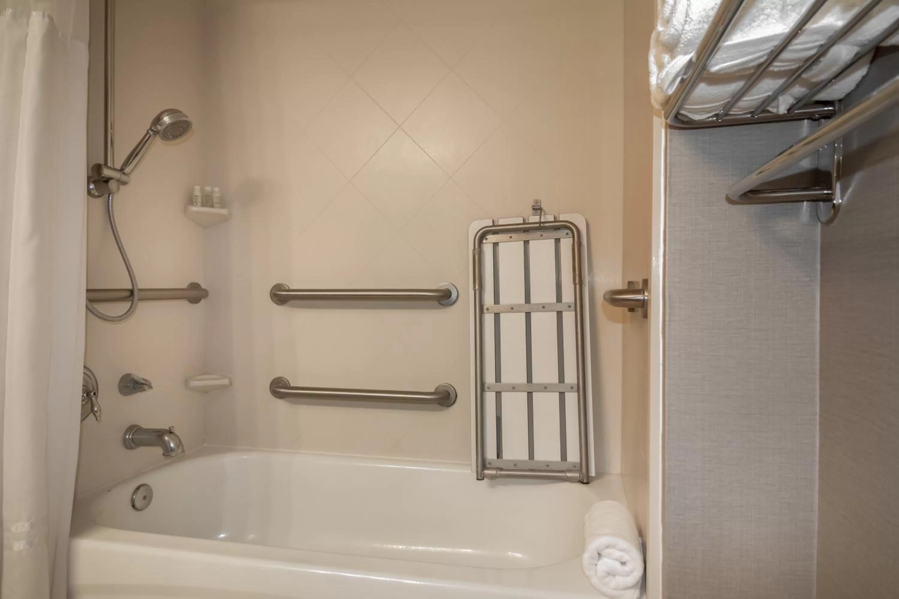 Shower in TRYP by Wyndham Savannah