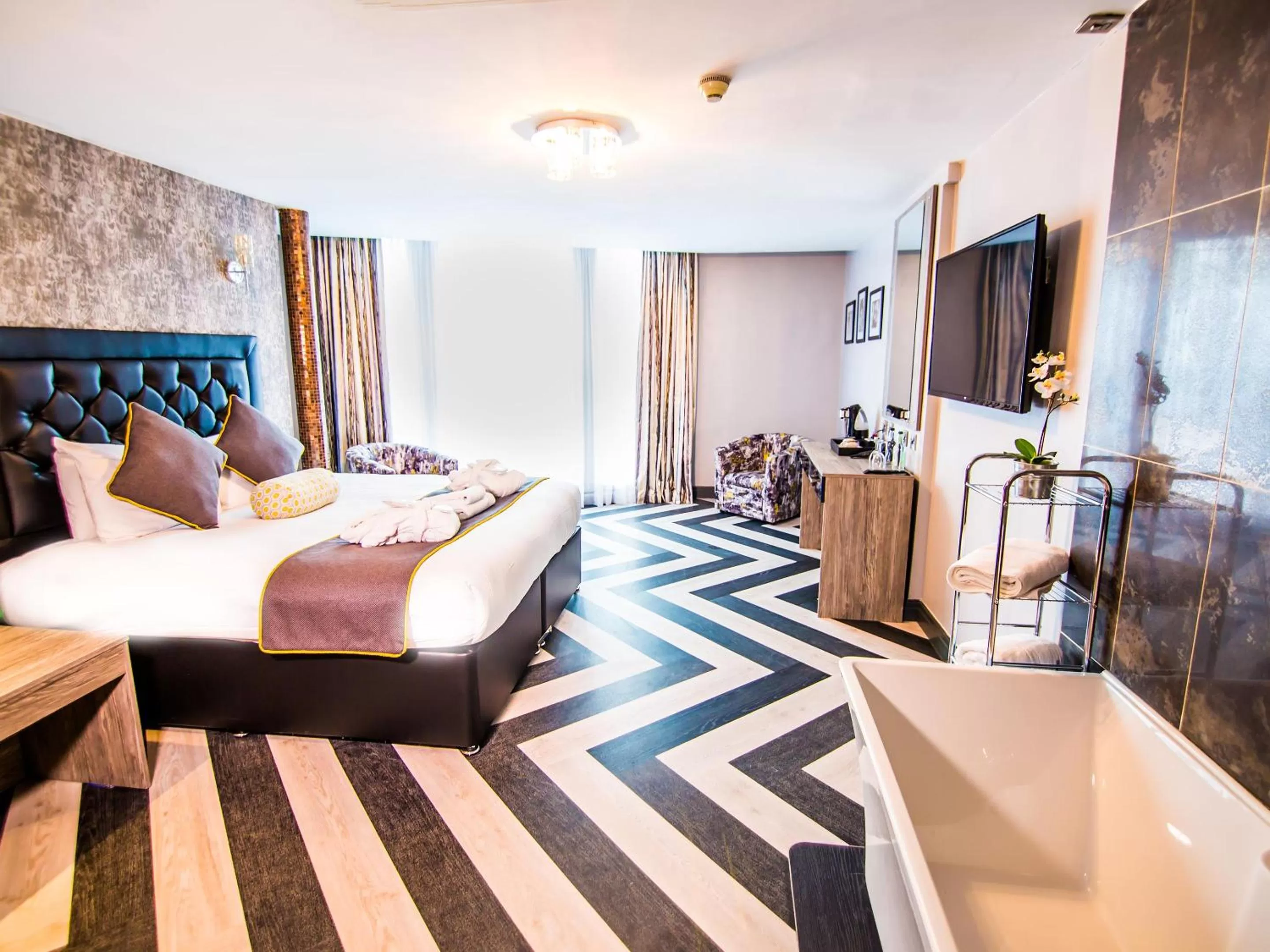 Deluxe Double Room with Bath in The Grand Hotel