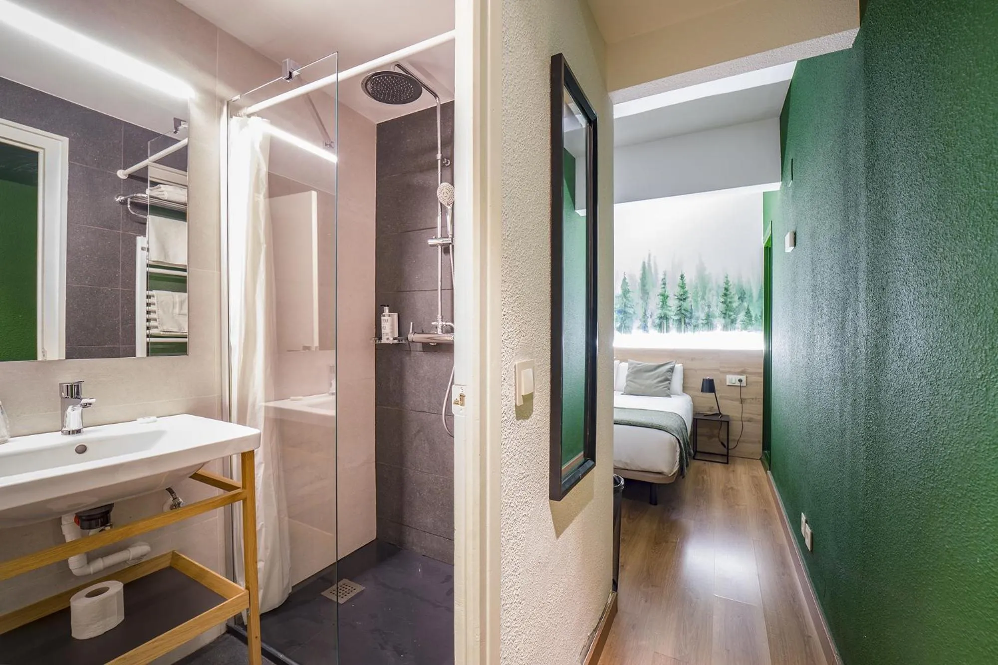 Bathroom, Bed in Glaner Hotel Cafe