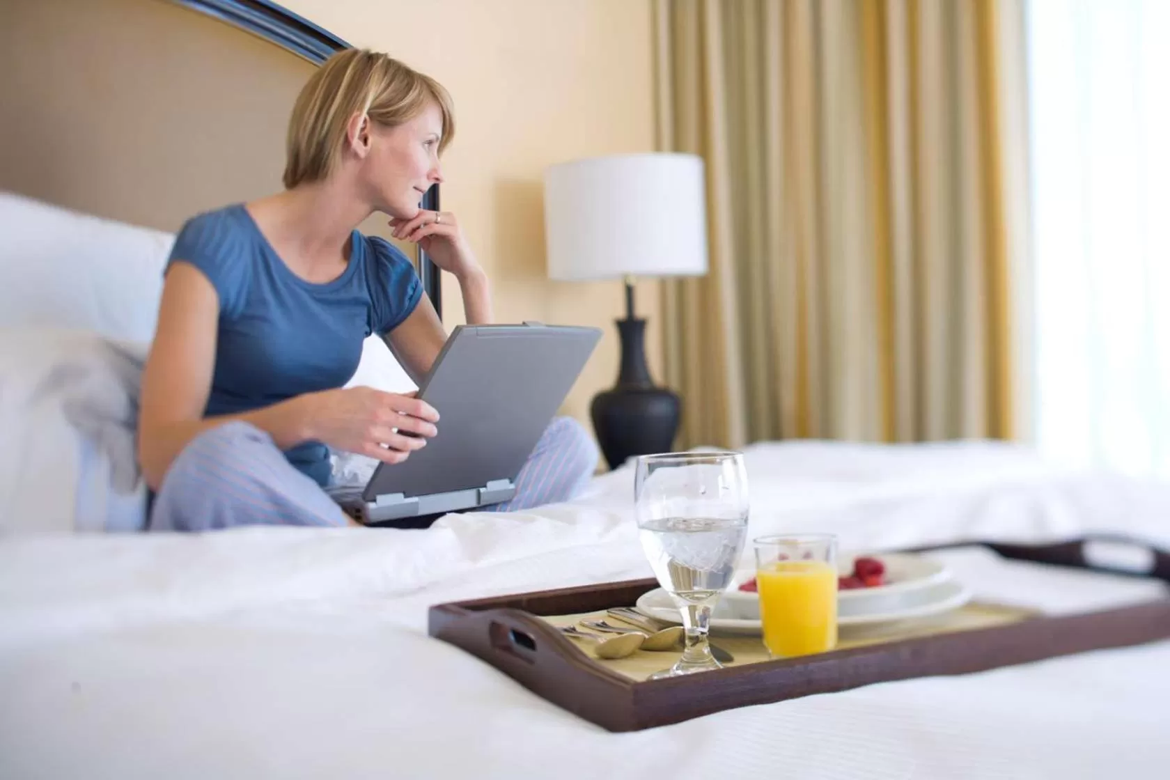 Restaurant/places to eat, Bed in DoubleTree Suites By Hilton Anaheim Resort/Convention Center