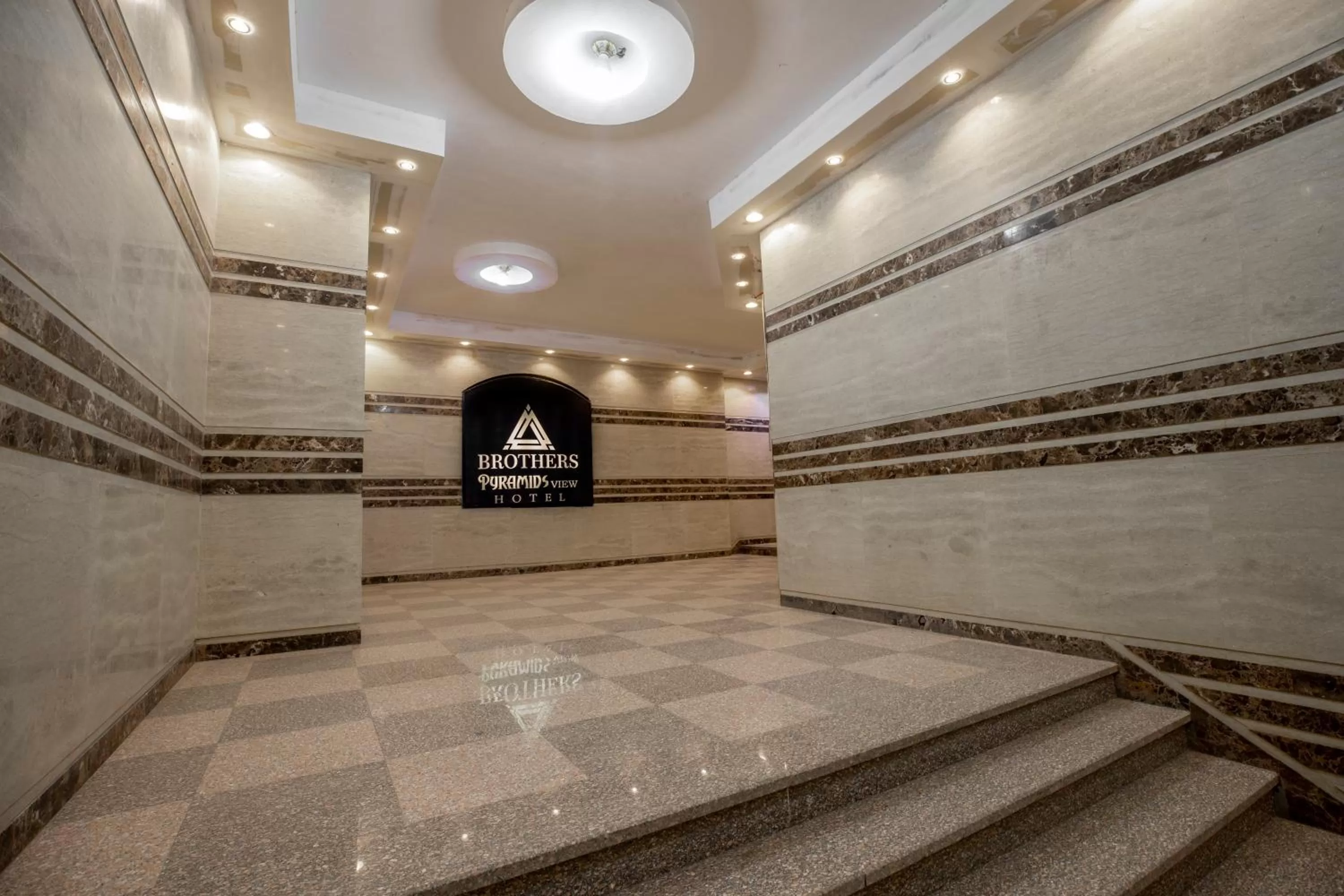 Facade/entrance in Brothers Pyramids View Hotel