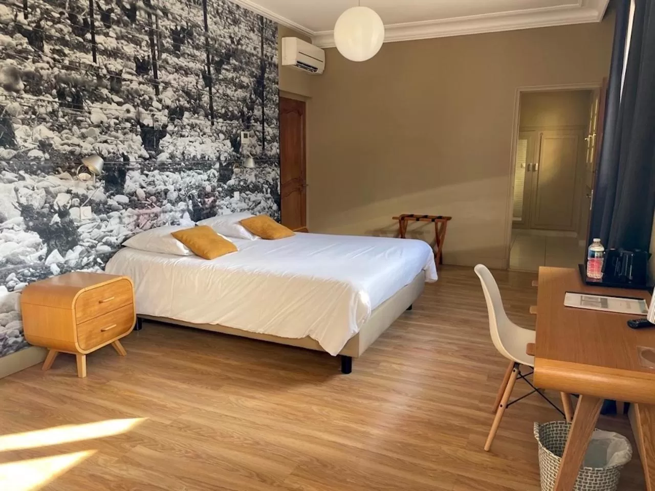 Bedroom, Bed in Le Sens Six