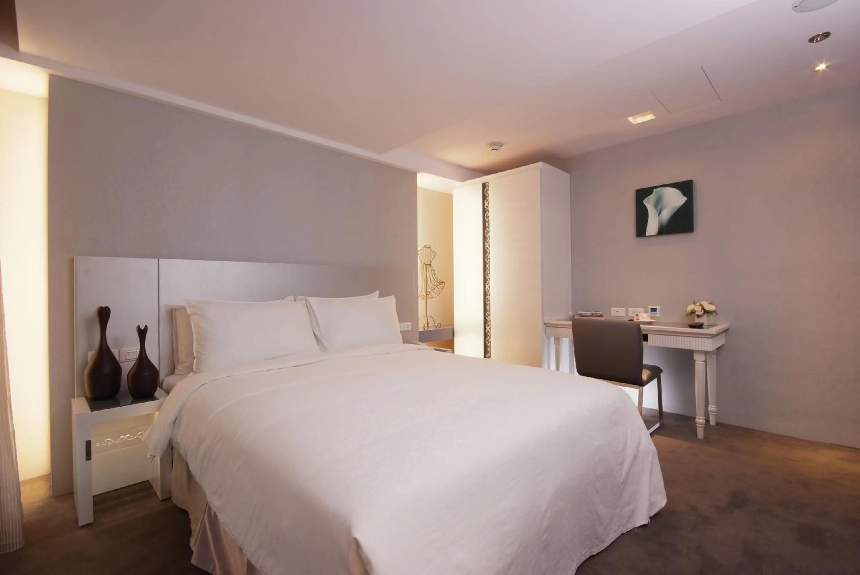 Photo of the whole room, Bed in Forward Hotel Taipei Nangang