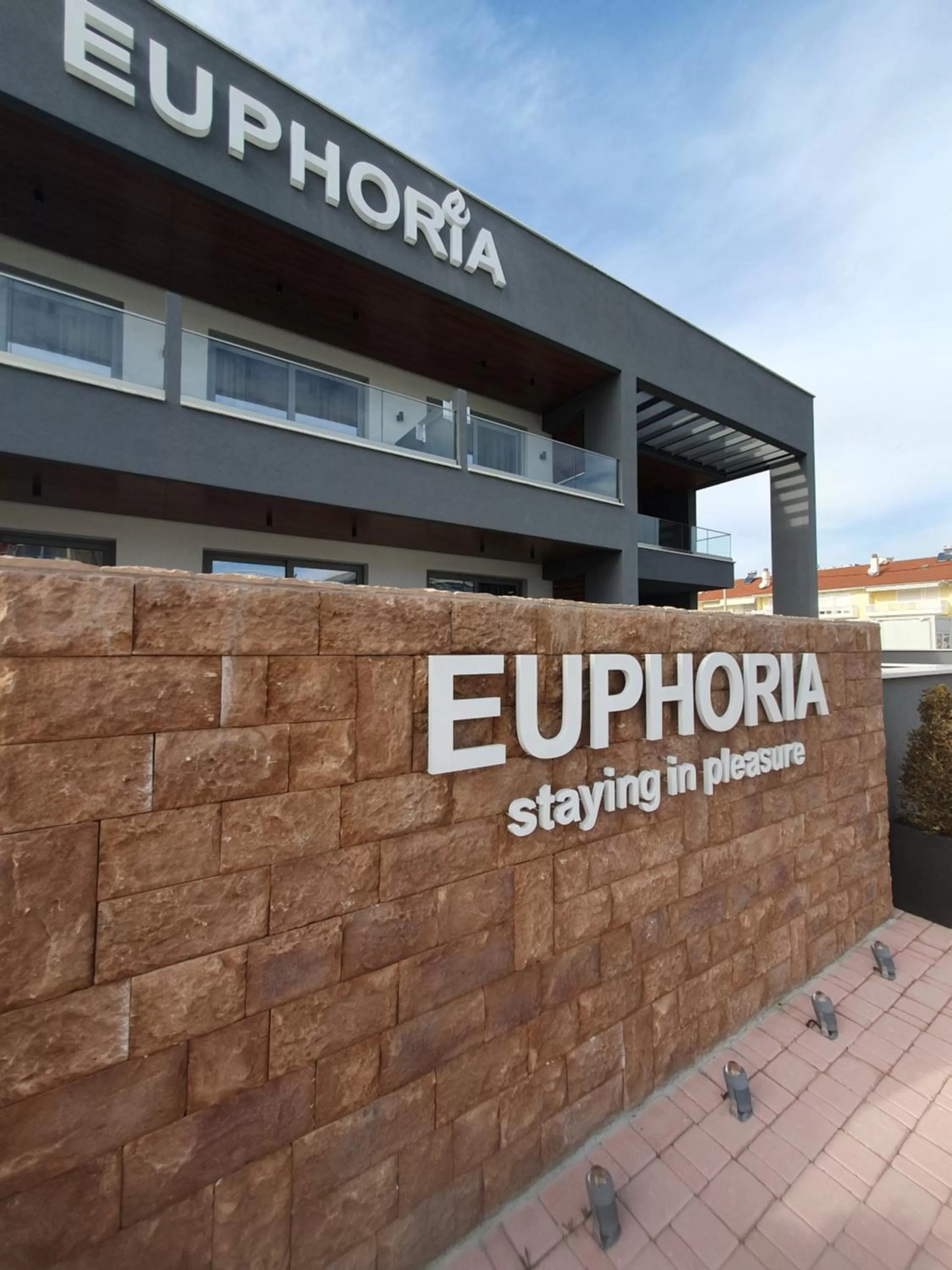 Property building in EUPHORIA ''Staying in Pleasure''