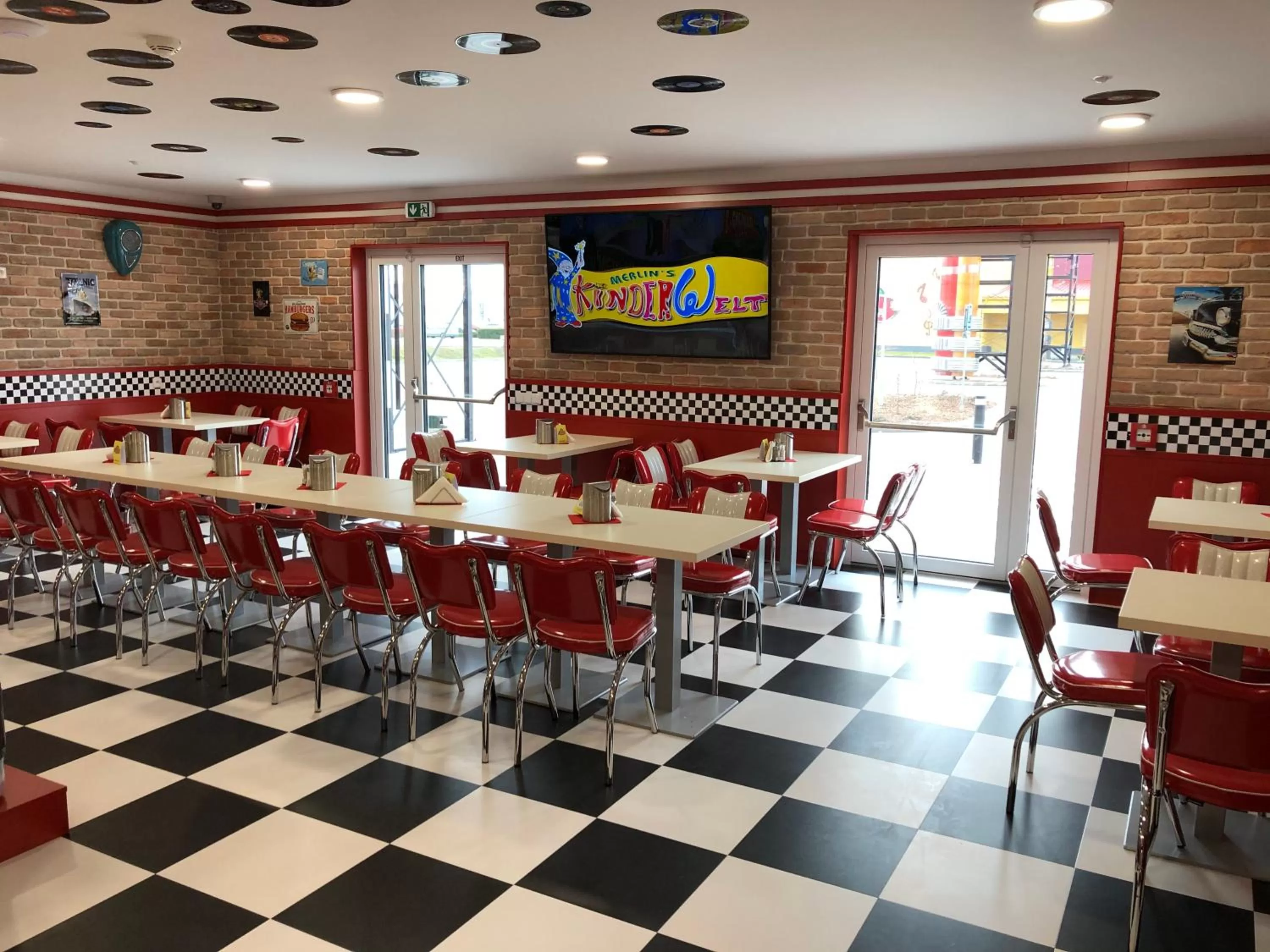 Restaurant/Places to Eat in Jukebox Hotel