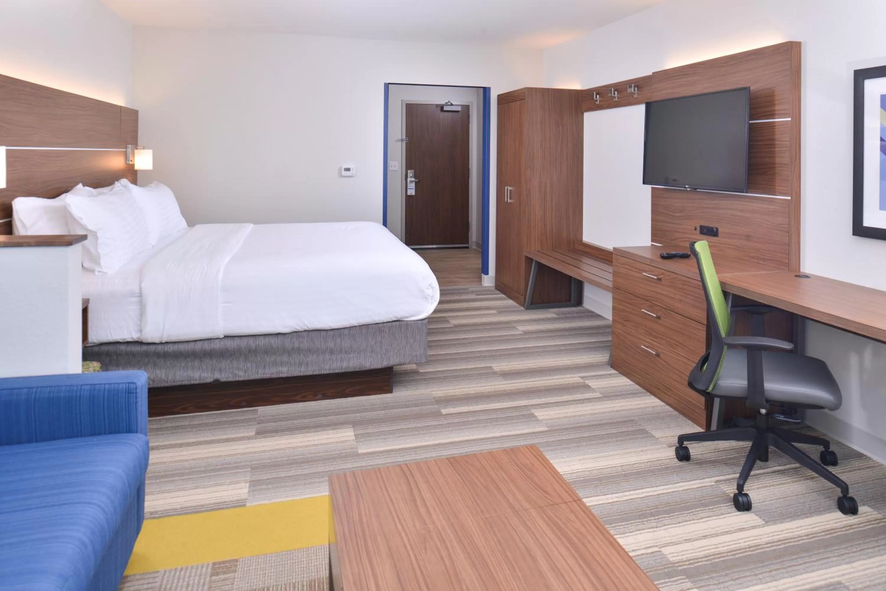 Photo of the whole room, Bed in Holiday Inn Express & Suites Omaha Airport by IHG