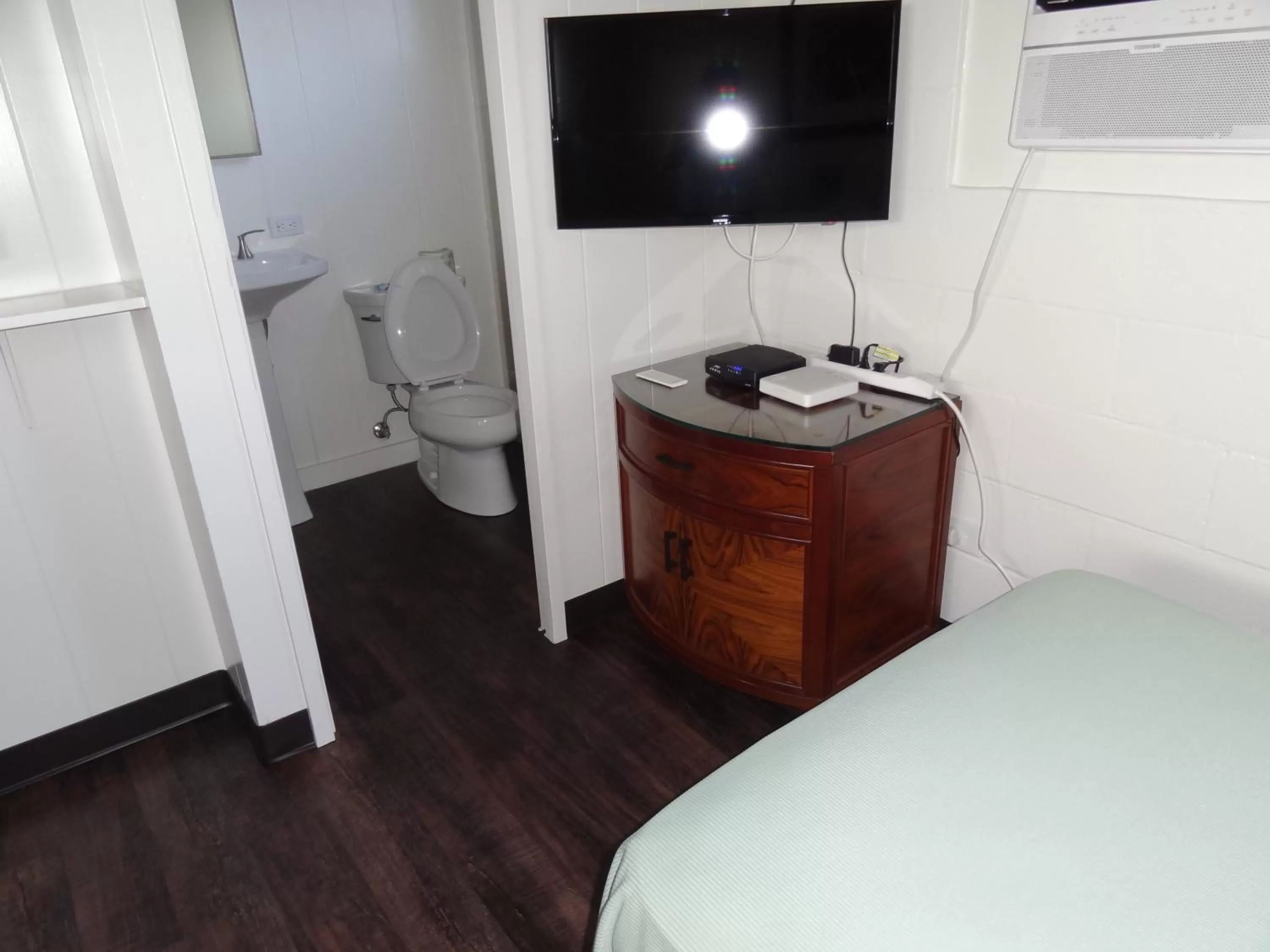 Bed in Tip Top Motel