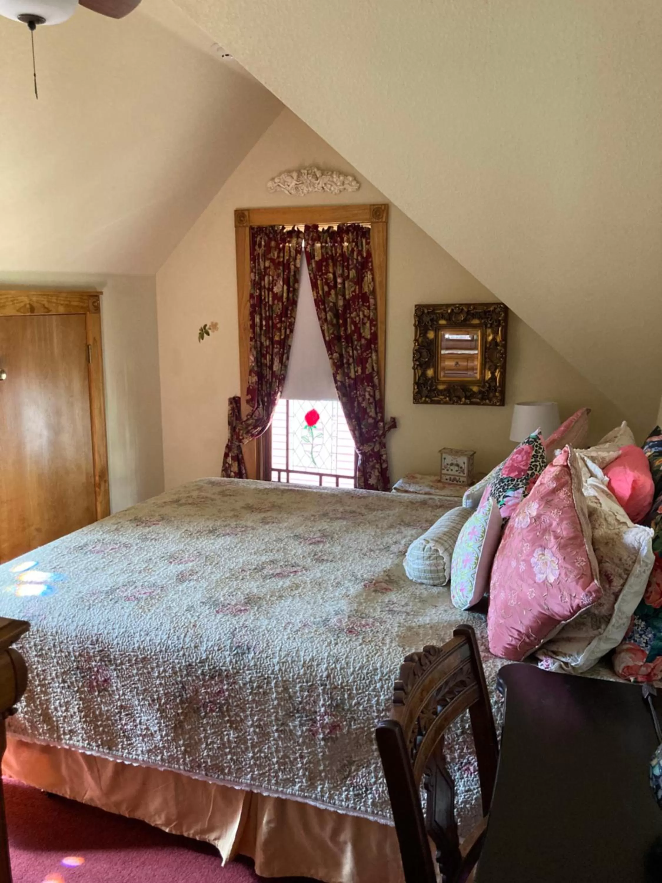 Bed in All Seasons Inn