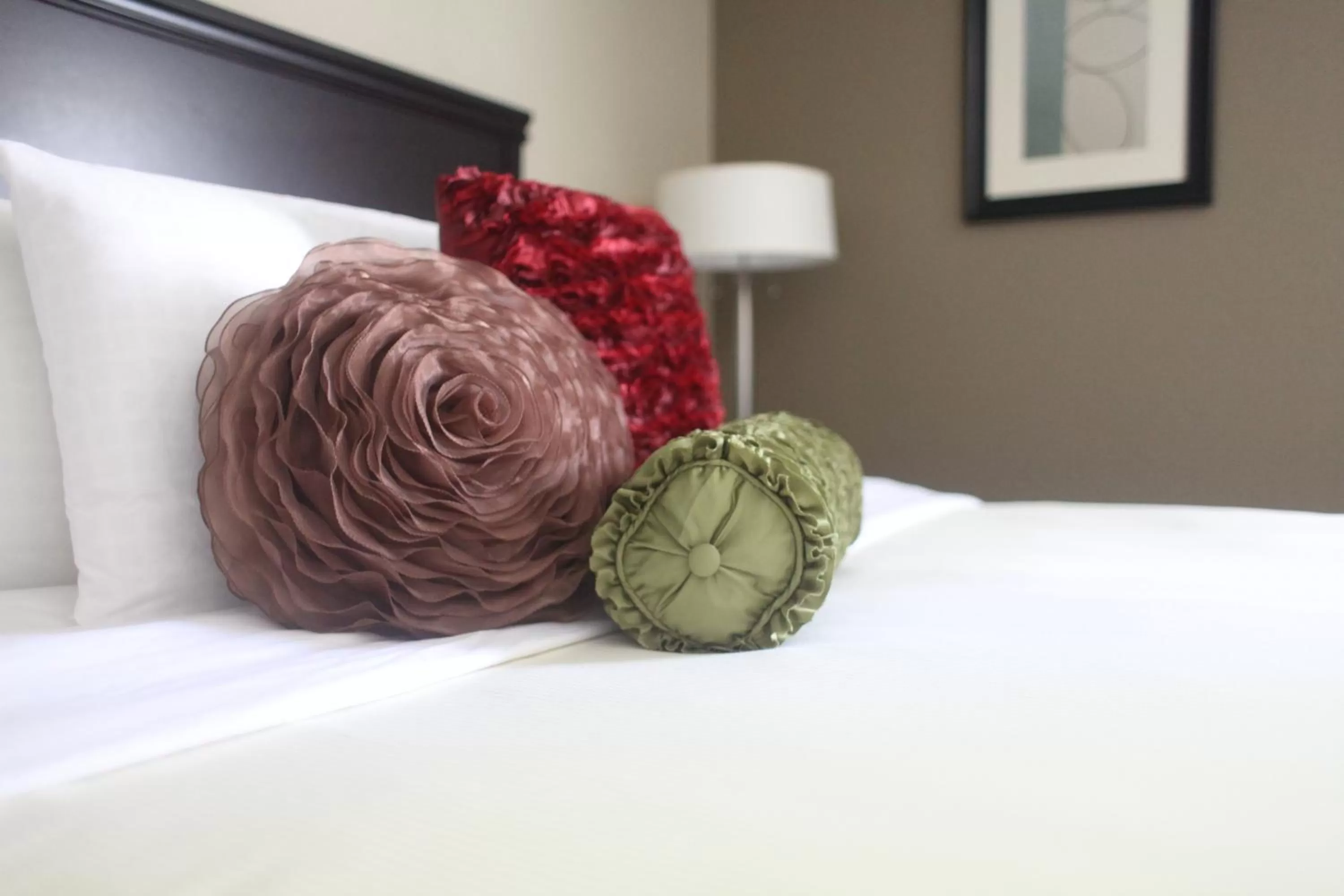 Bedroom, Bed in Eastland Suites Hotel & Conference Ctr, Trademark by Wyndham