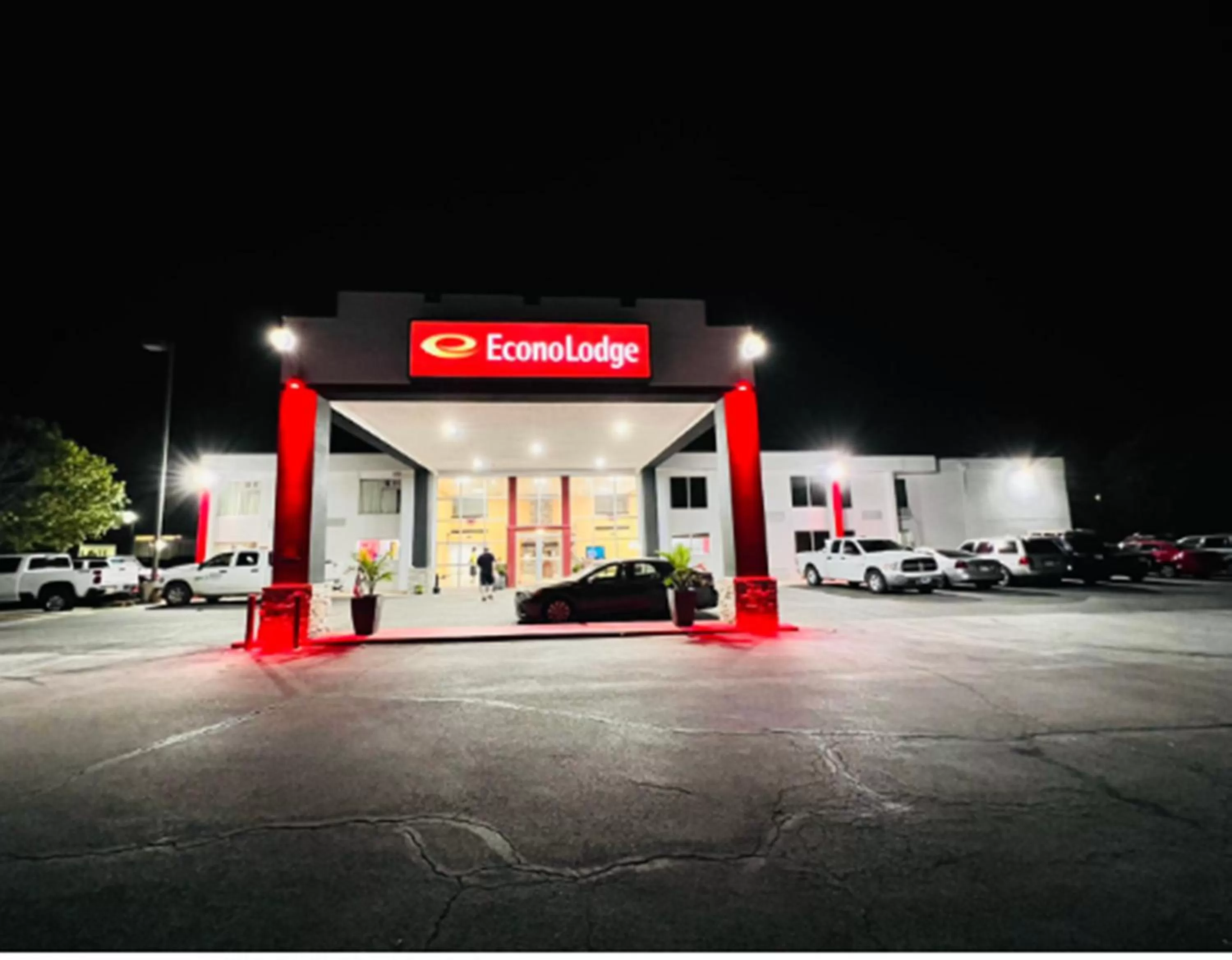 Property building in Econo Lodge Ardmore