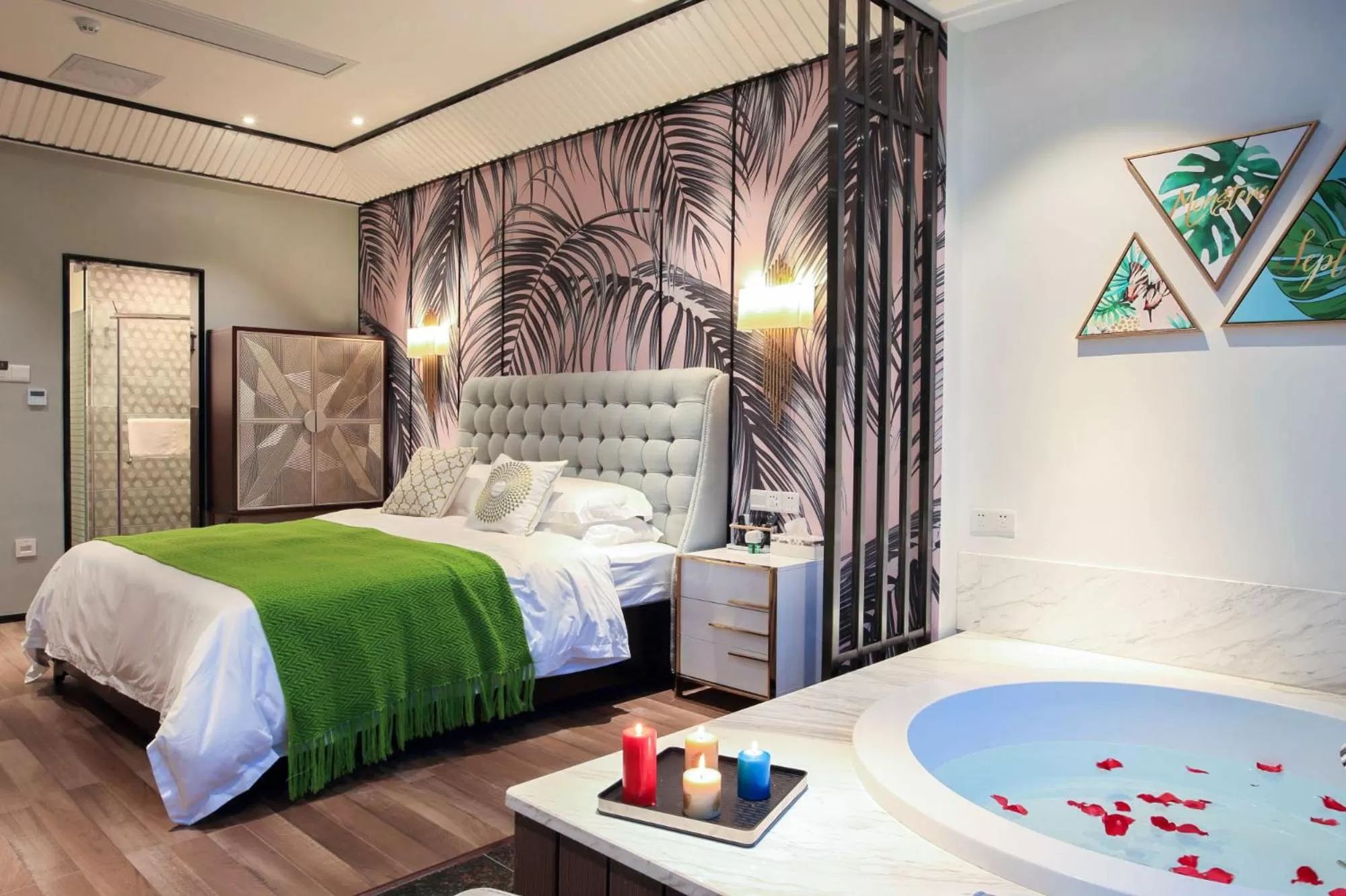 Bed in Li River Resort Villa Hotel