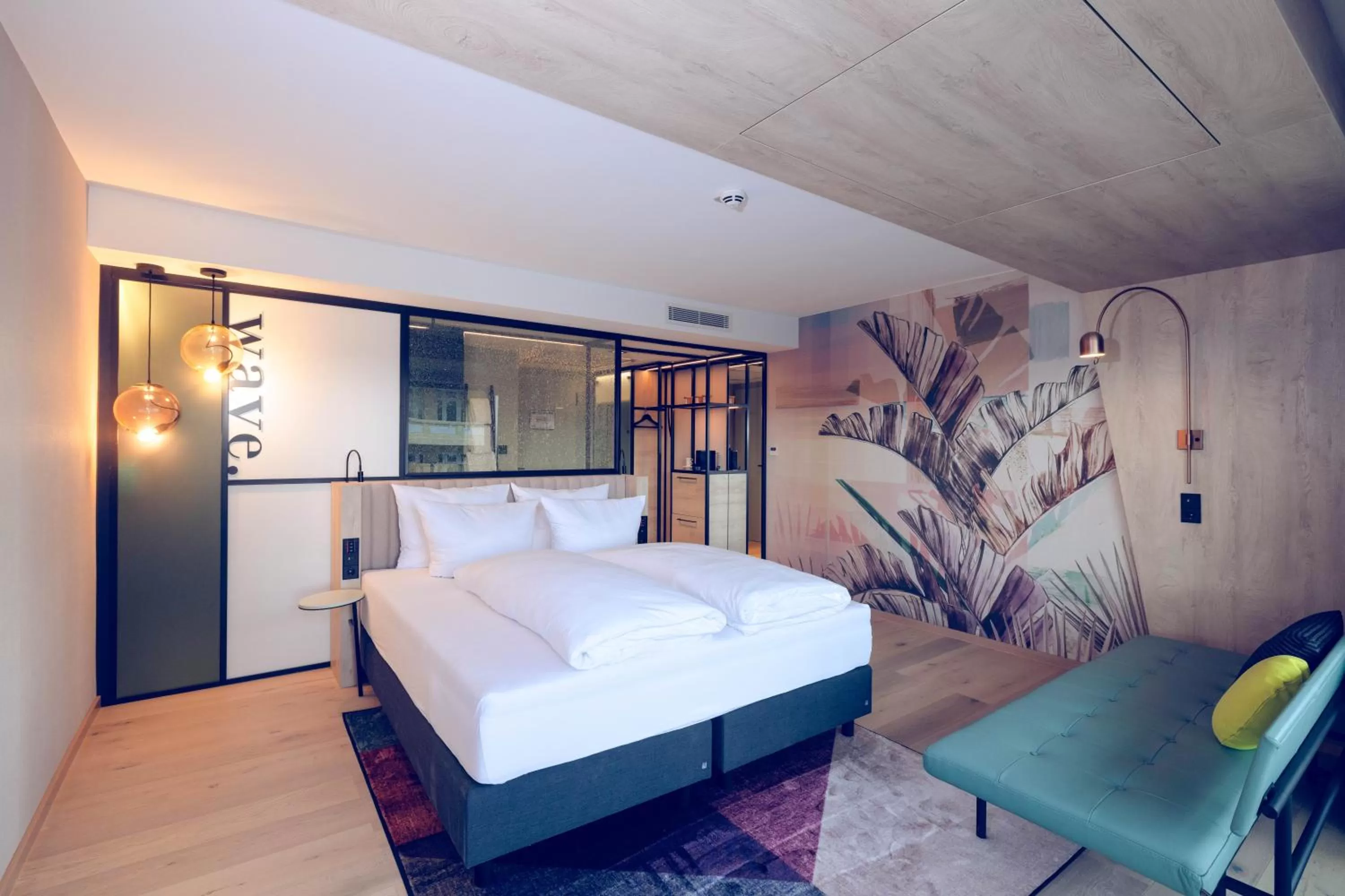 Photo of the whole room, Bed in The Flamingo