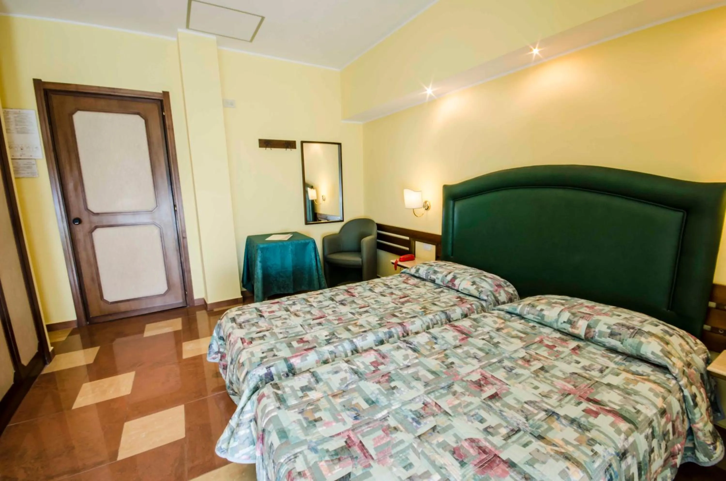 Photo of the whole room, Bed in Hotel Tarconte