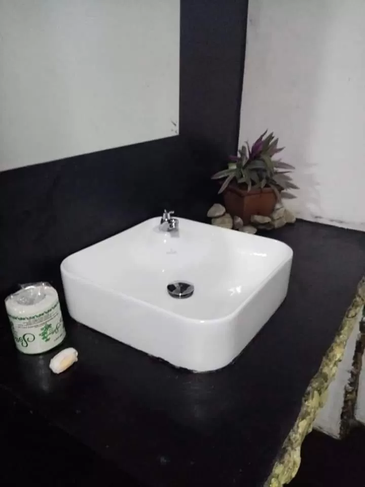 Bathroom in The Horizon Root Inn