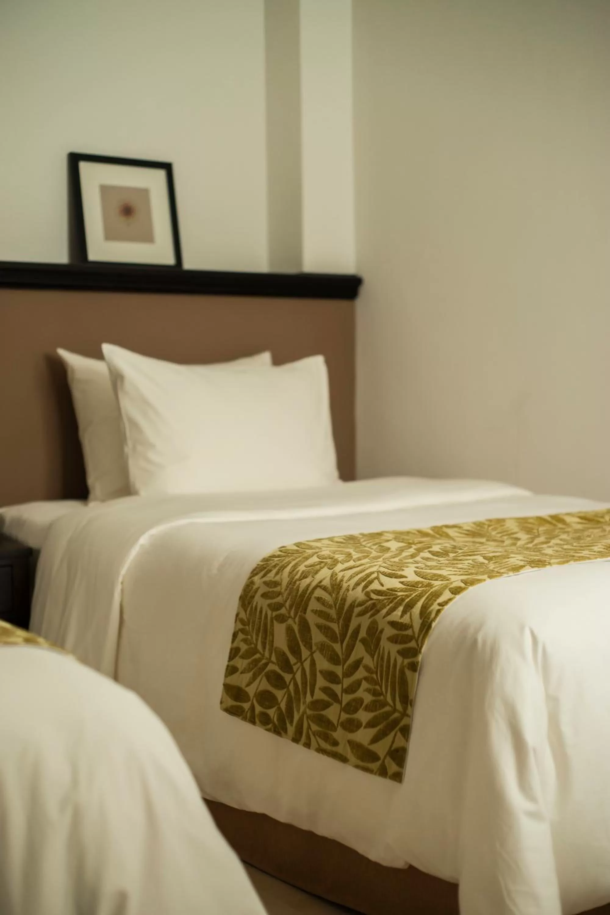 Photo of the whole room in The Alcove Library Hotel