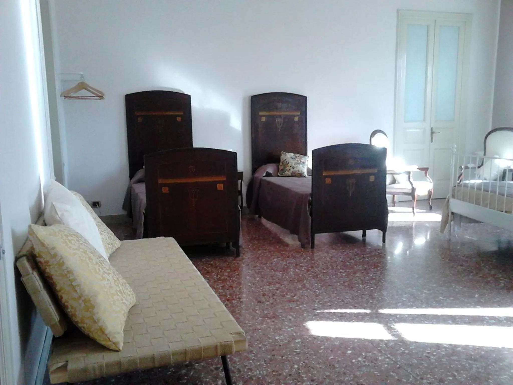 Photo of the whole room, Seating Area in BellAqua