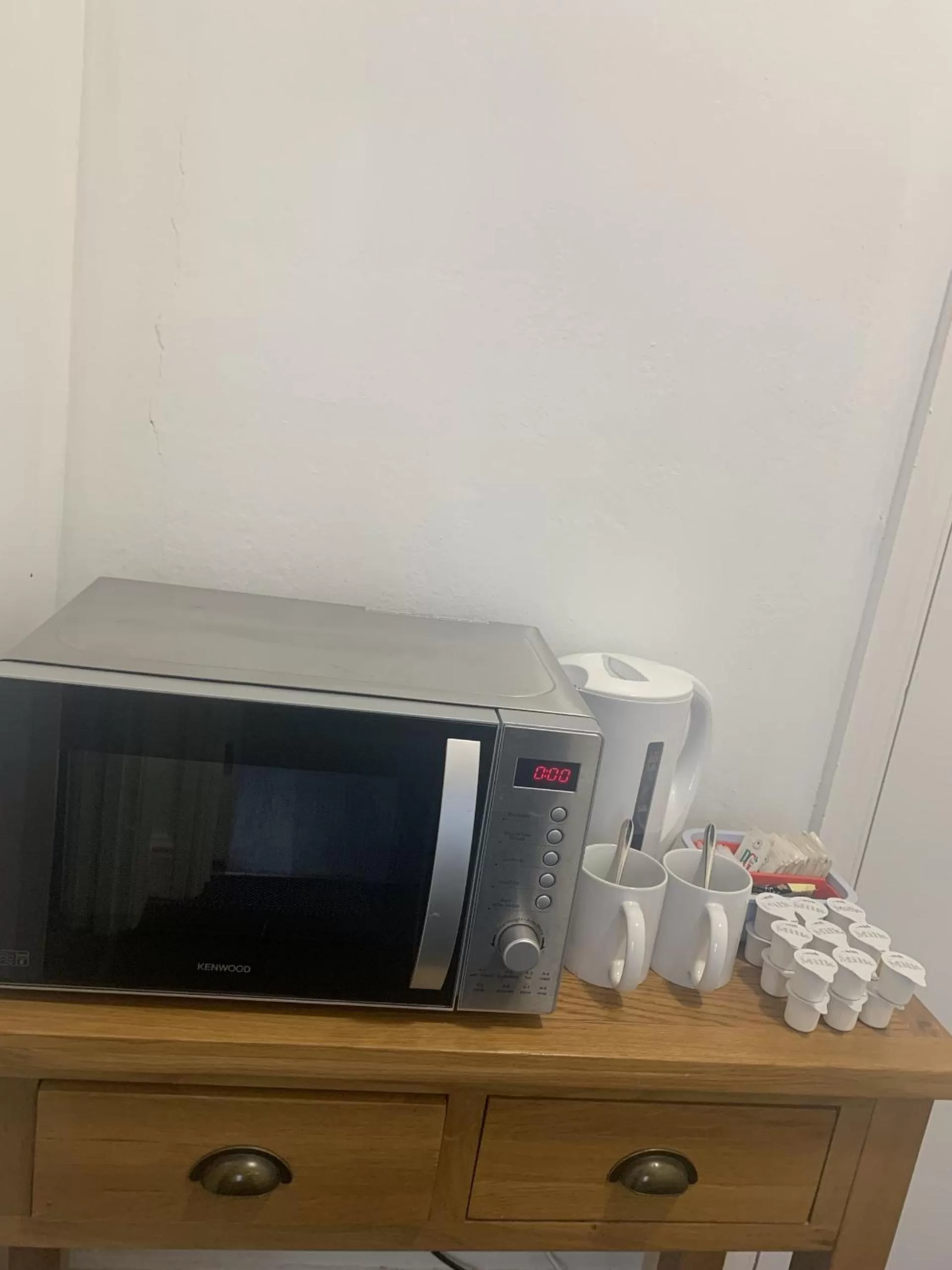 Bedroom, TV/Entertainment Center in Maqs Bistro