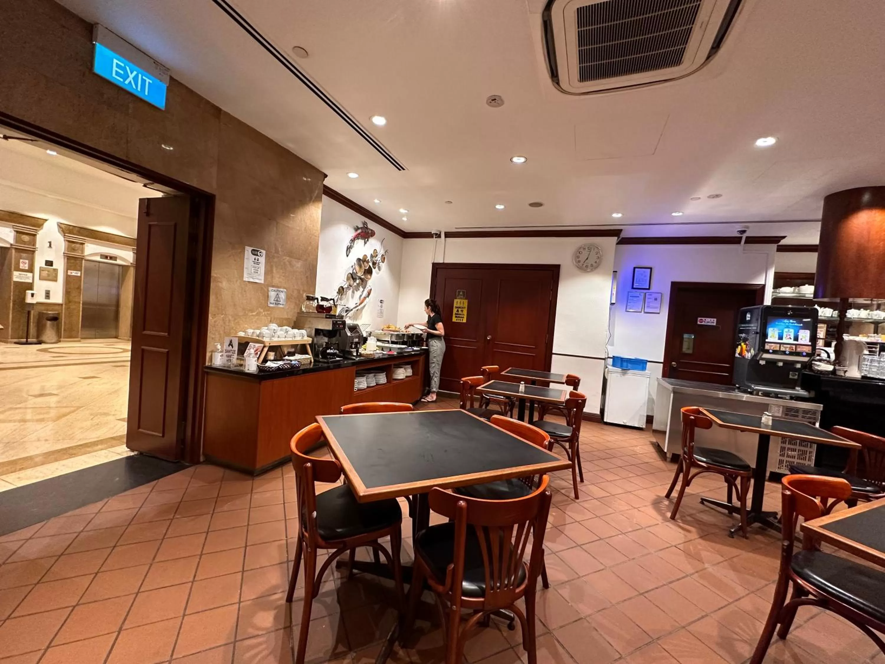 Restaurant/places to eat in Park View Hotel