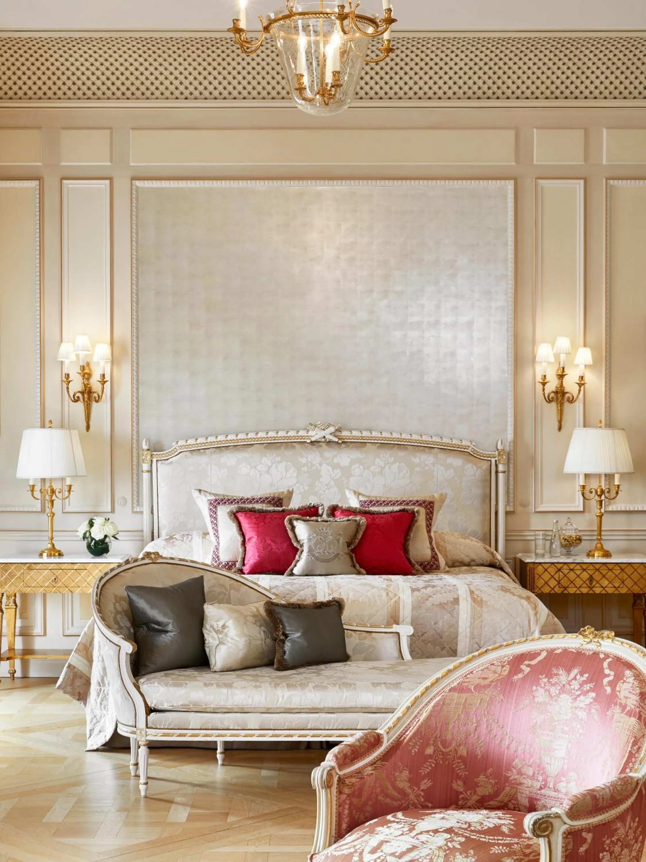 Bedroom, Bed in Le Meurice – Dorchester Collection