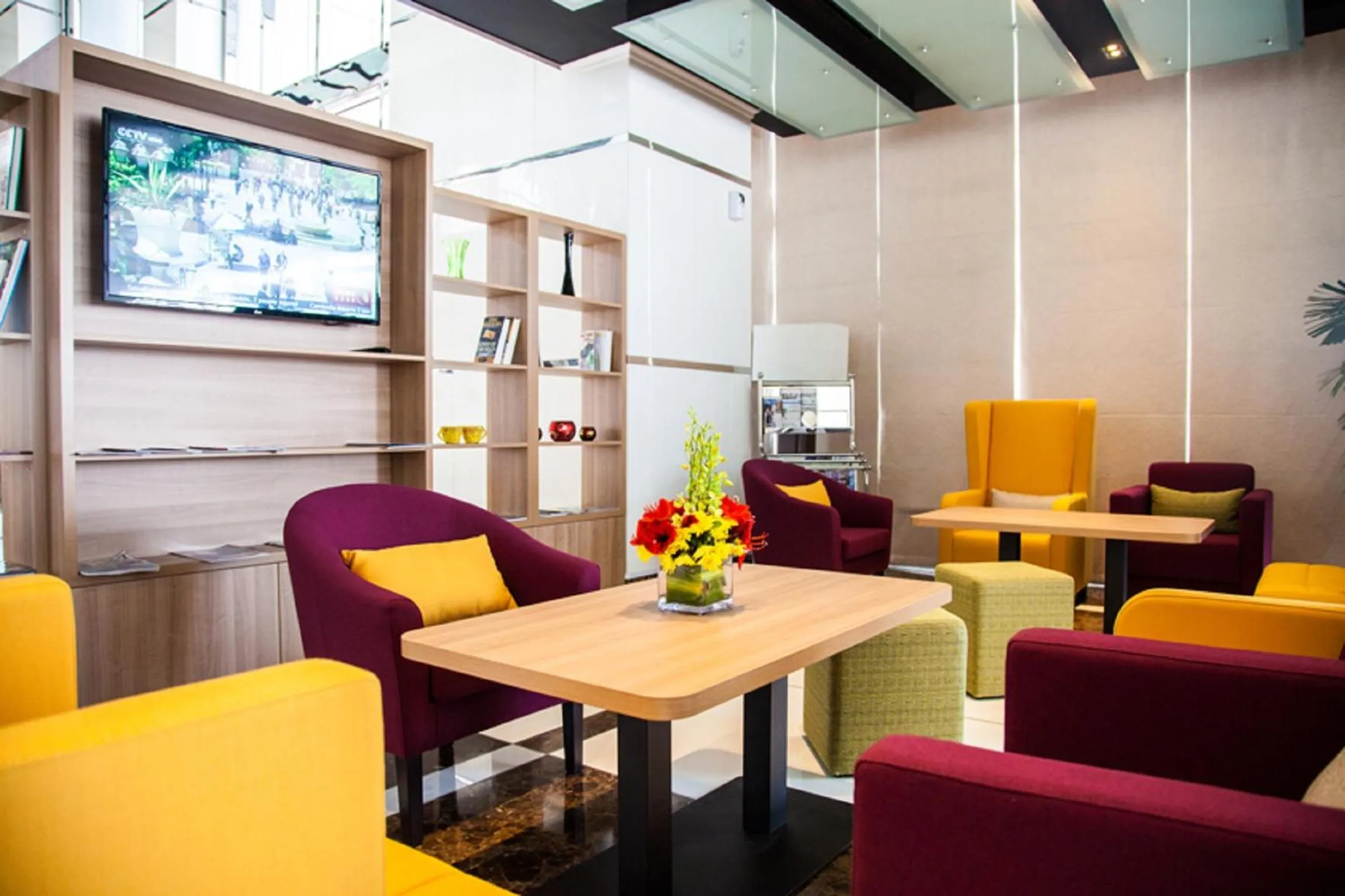 Communal lounge/ TV room in Pearl Executive Hotel Apartments