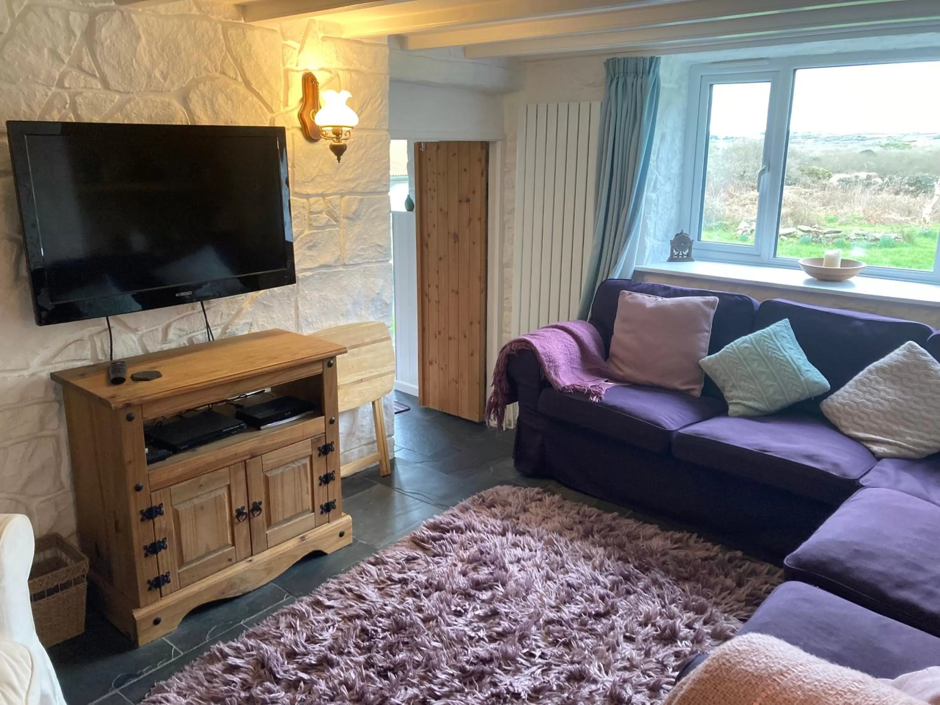 Communal lounge/ TV room in Higher Trenear Farm B&B