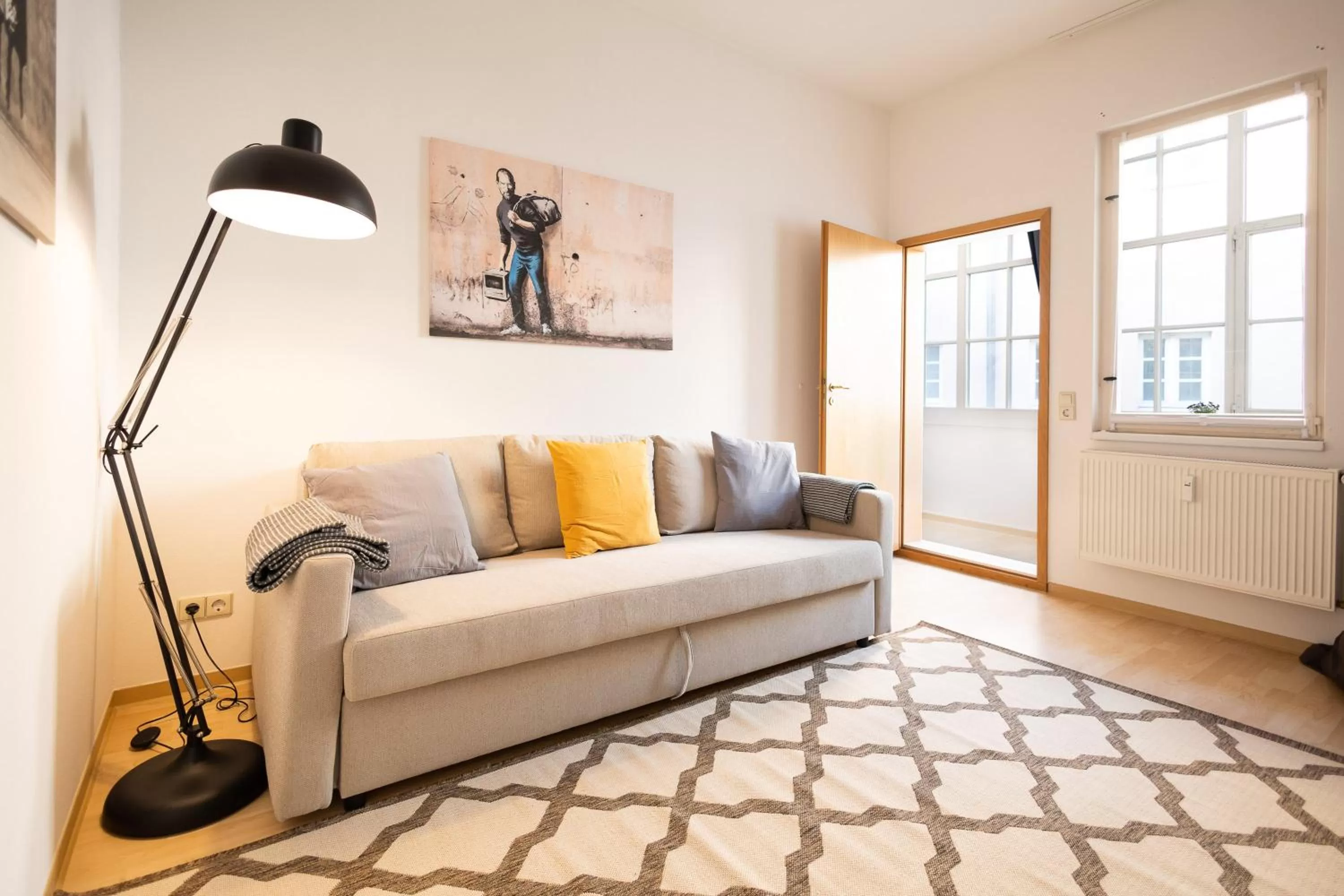 Living room, Seating Area in Ko-Living Space an der Oper - Street Art Design Apartments