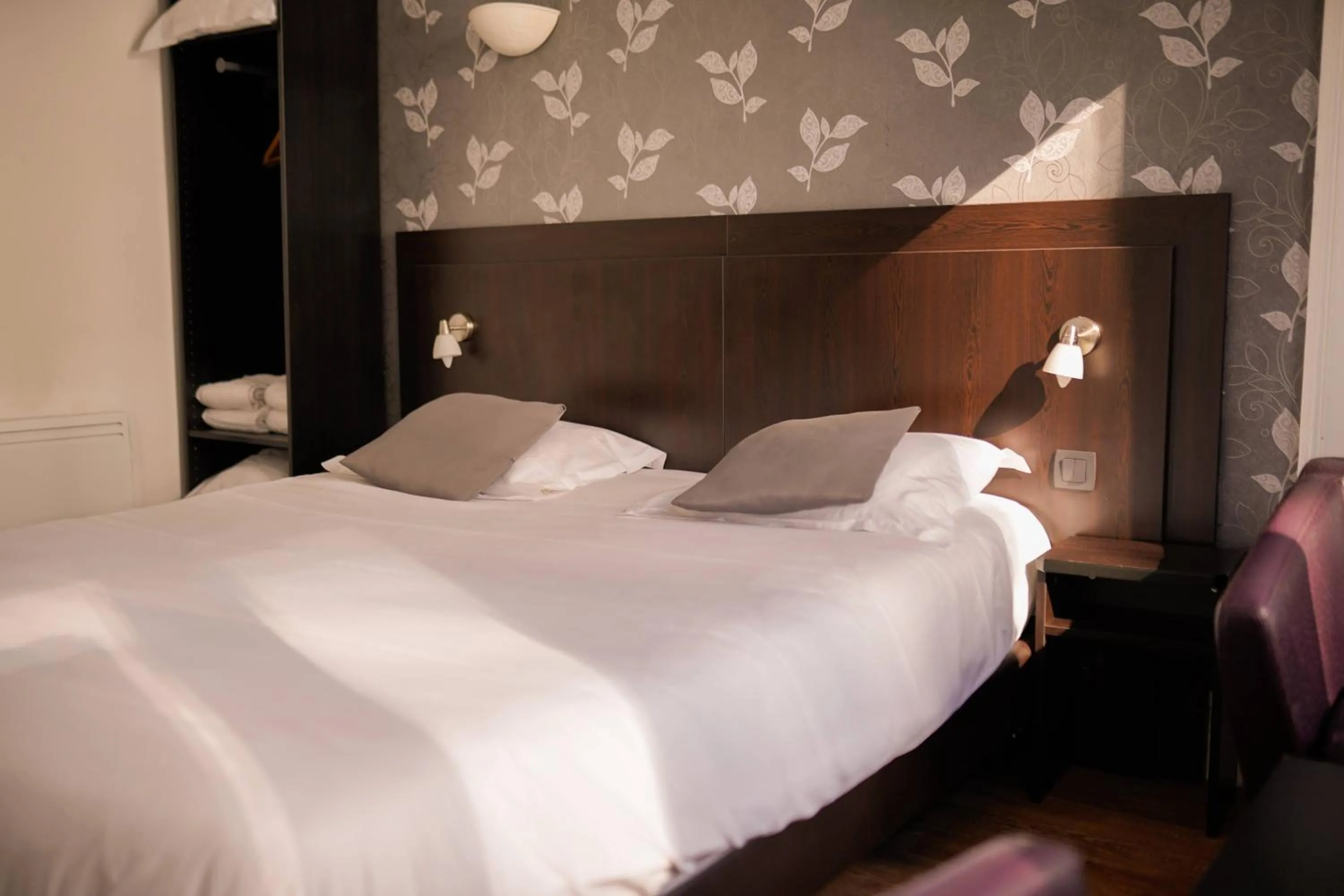 Bedroom, Bed in Le Napoleon