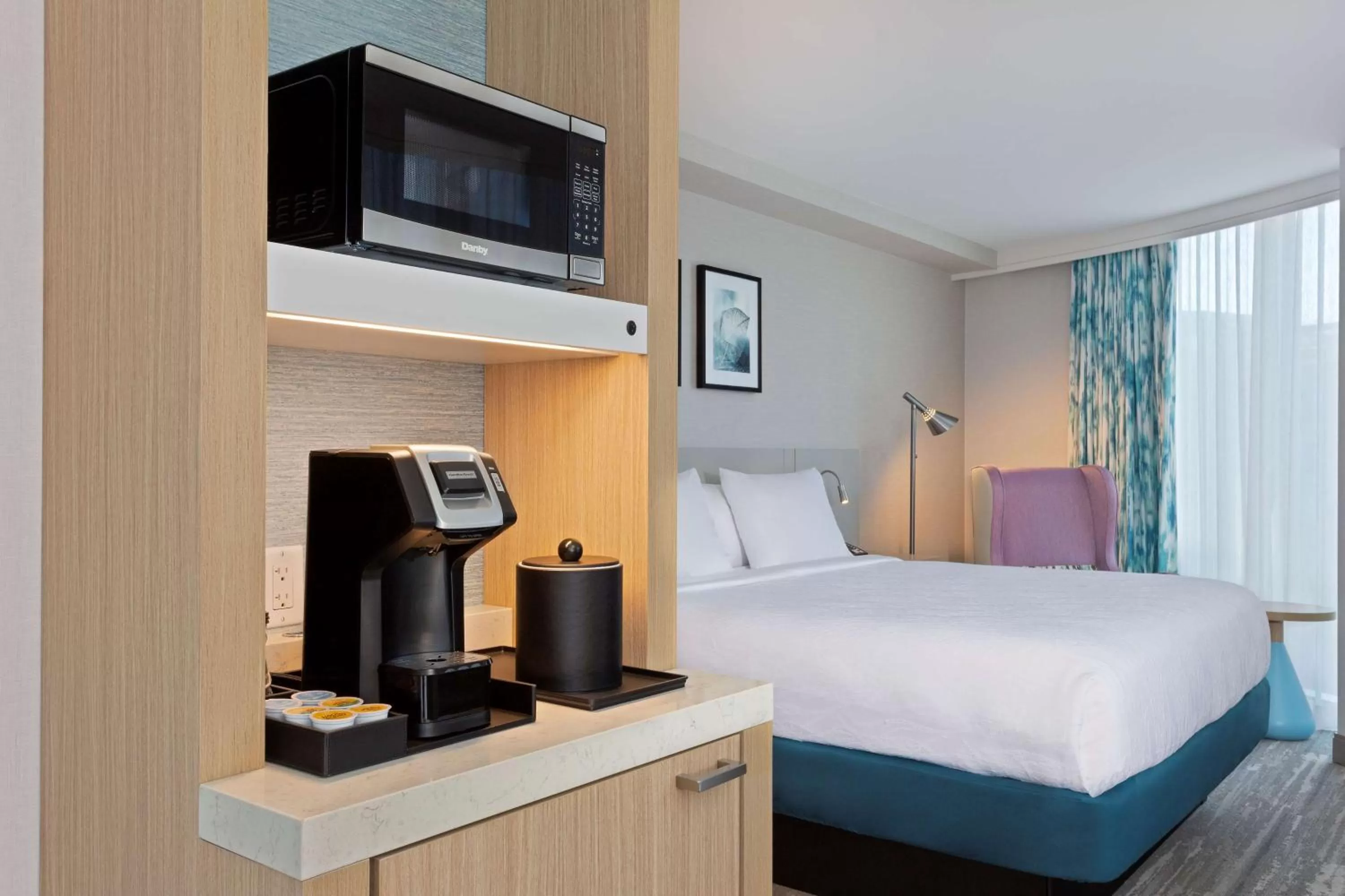 Bed in Hilton Garden Inn Boston Brookline, Ma