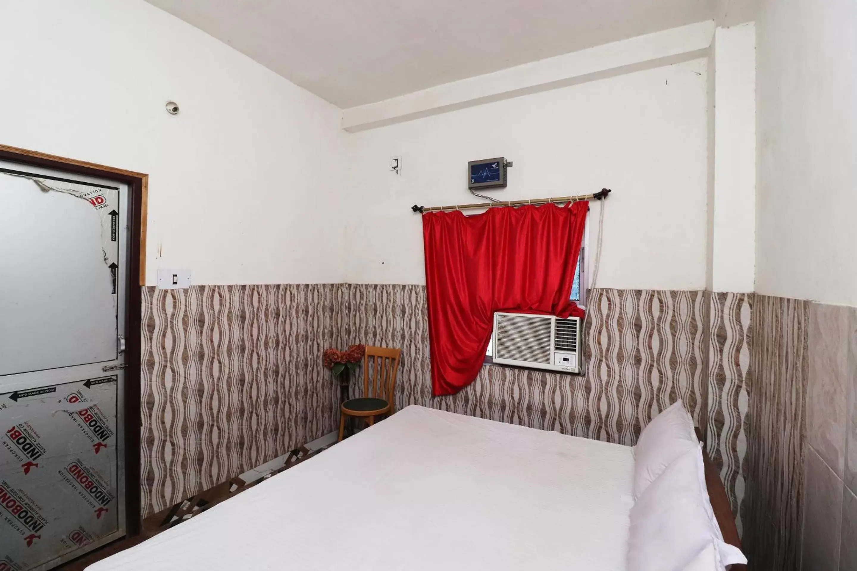 Superior Double or Twin Room - single occupancy in Hotel Vijay Superior Double or Twin Room - single occupancy in Hotel Vijay