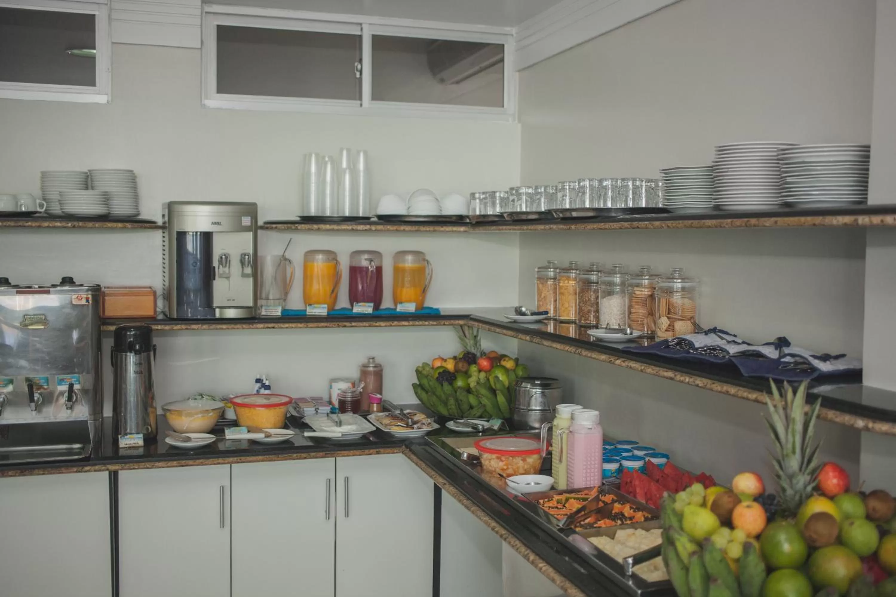 Breakfast, Kitchen/Kitchenette in Hotel Costa do Atlântico