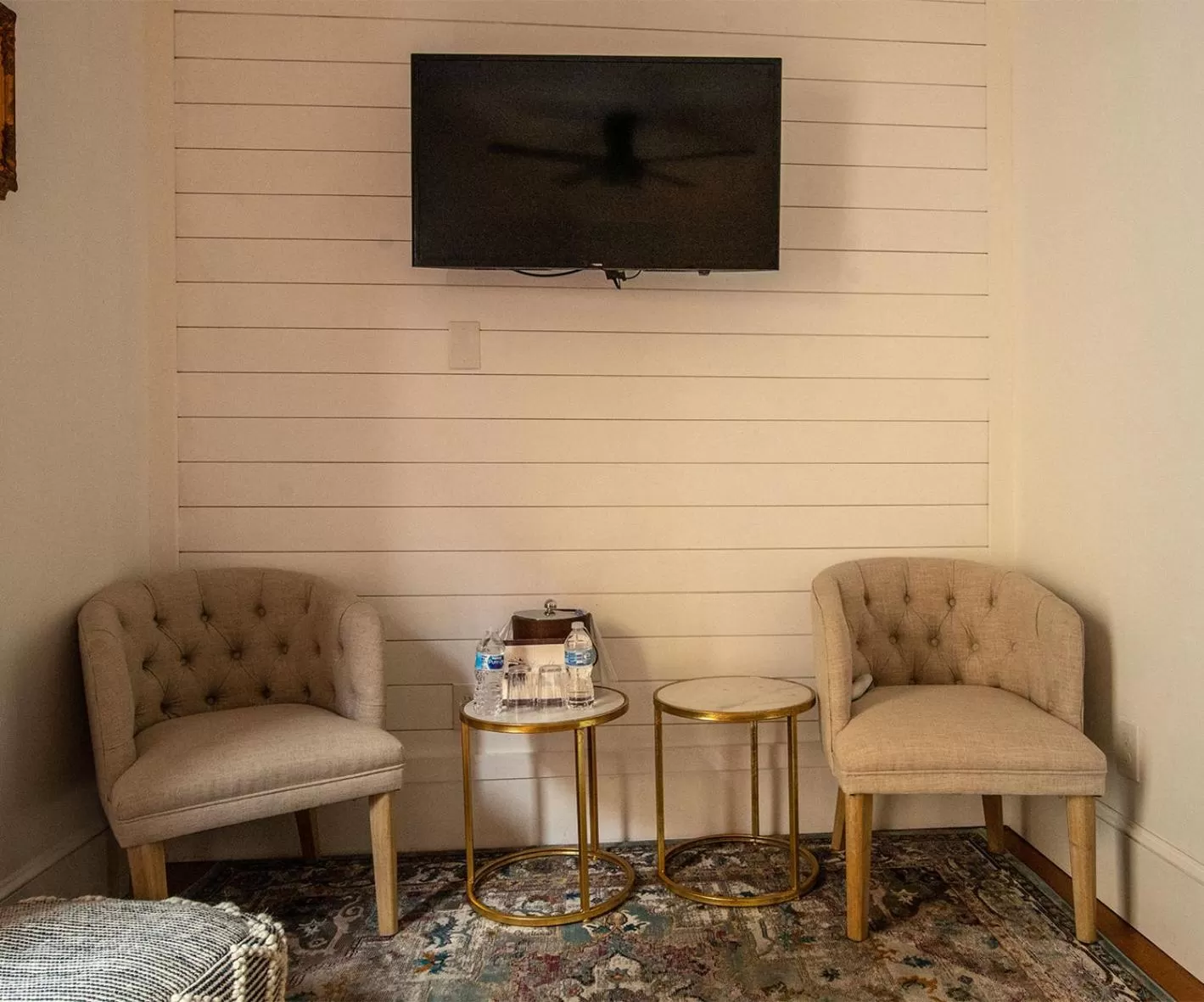 Seating area in Casablanca Inn on the Bay