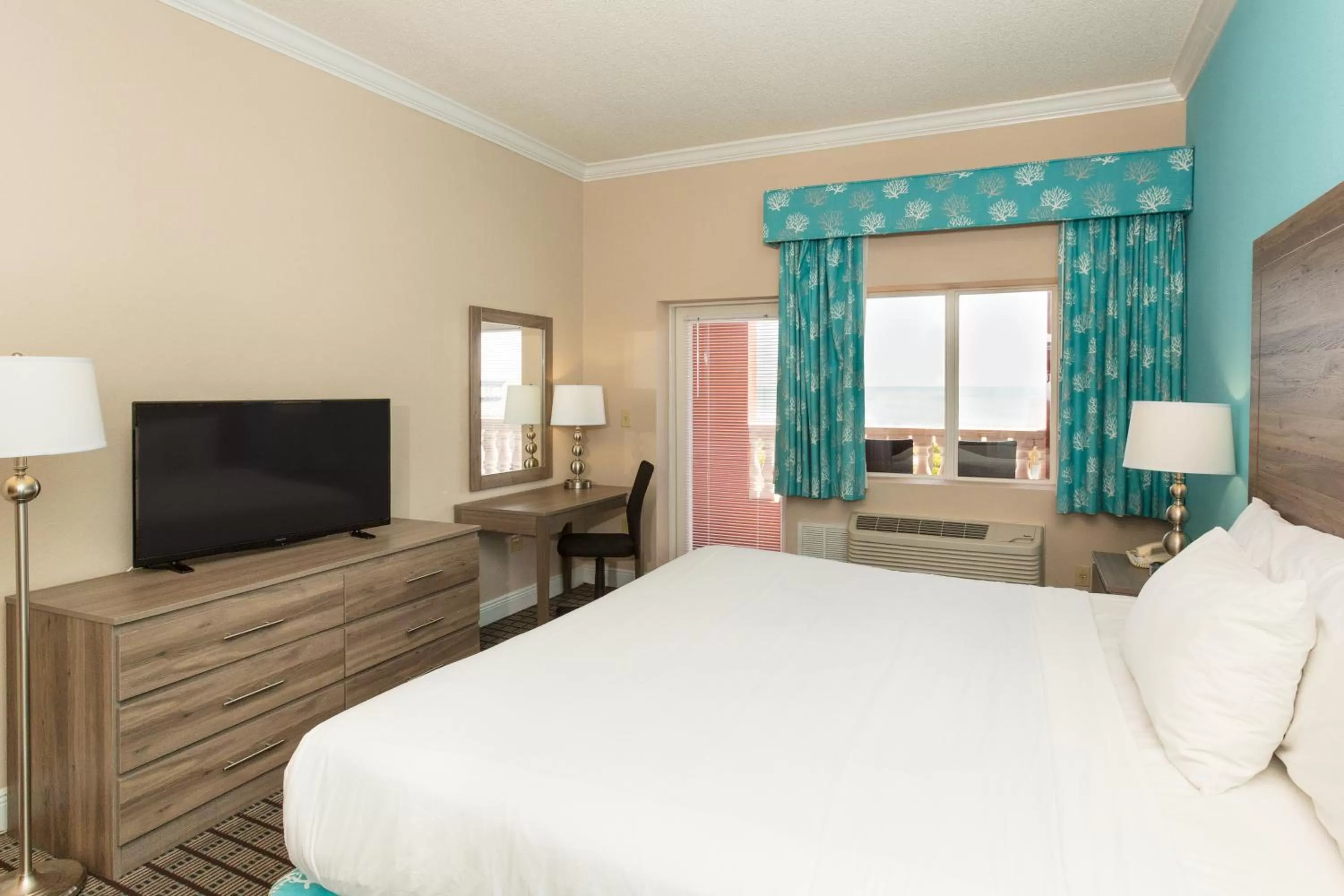 Bed in Amelia Hotel at the Beach