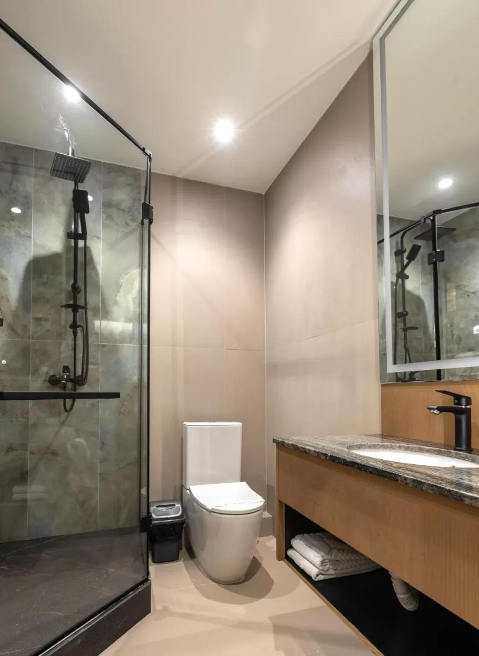 Shower in Evropa Hotel