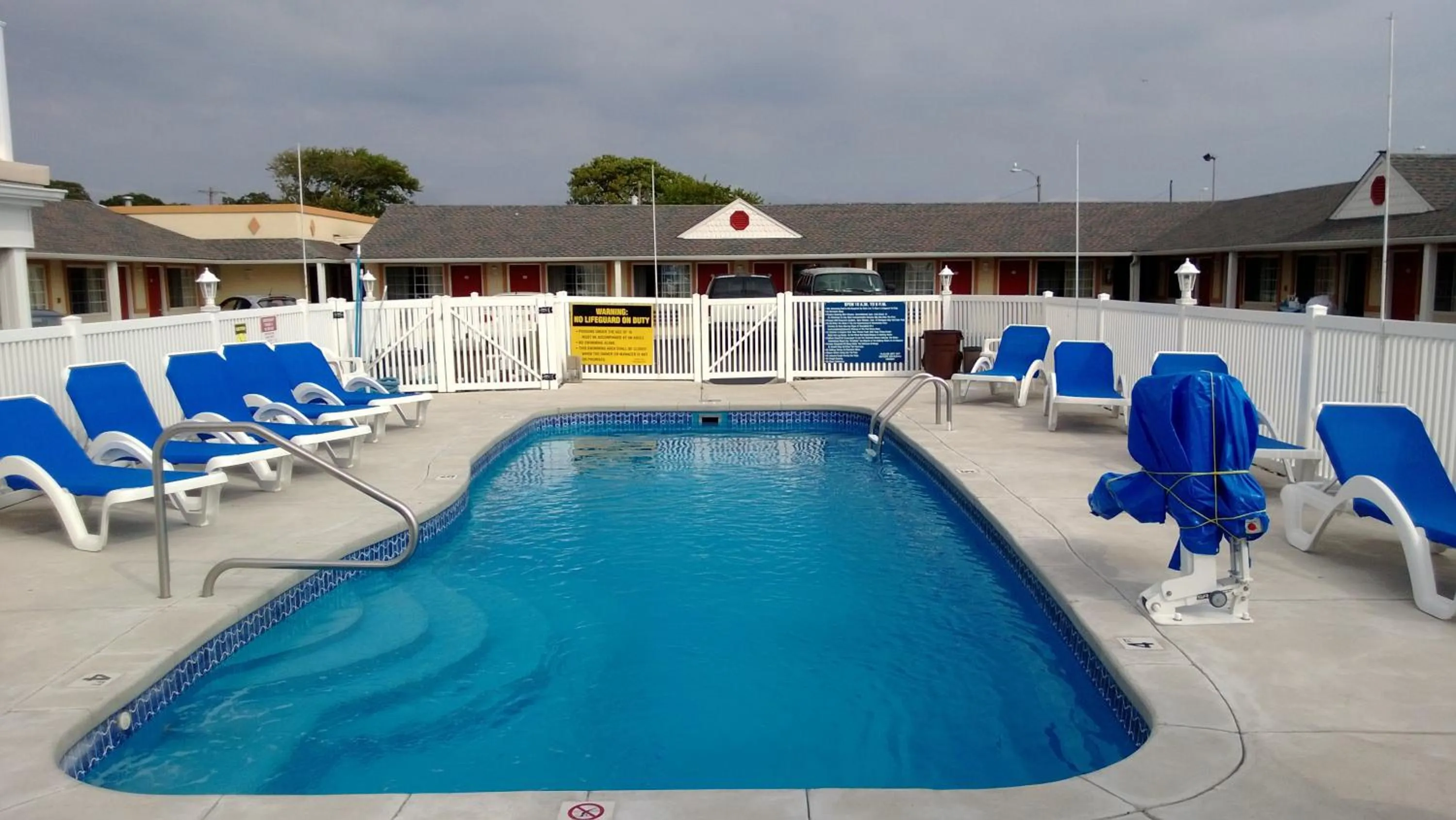 Swimming pool in Passport Inn Somers Point - Somers Point