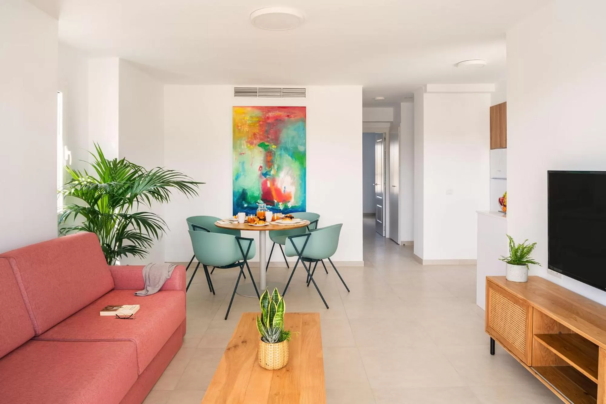 Dining area in Nazaret Apartments