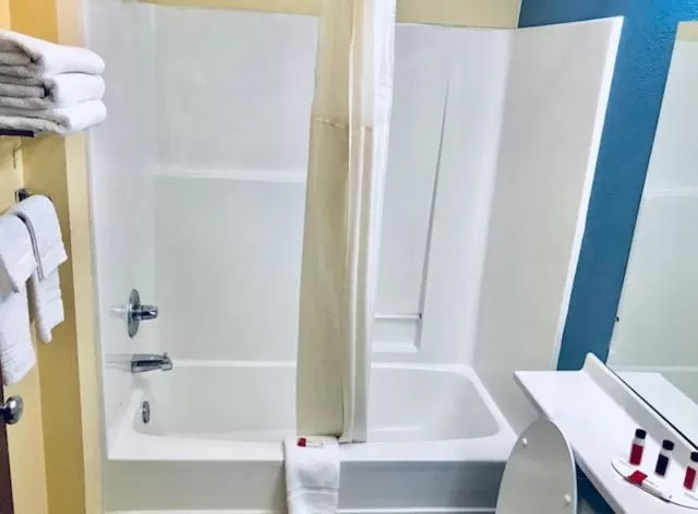 Bathroom in Microtel Inn & Suites by Wyndham Kansas City Airport