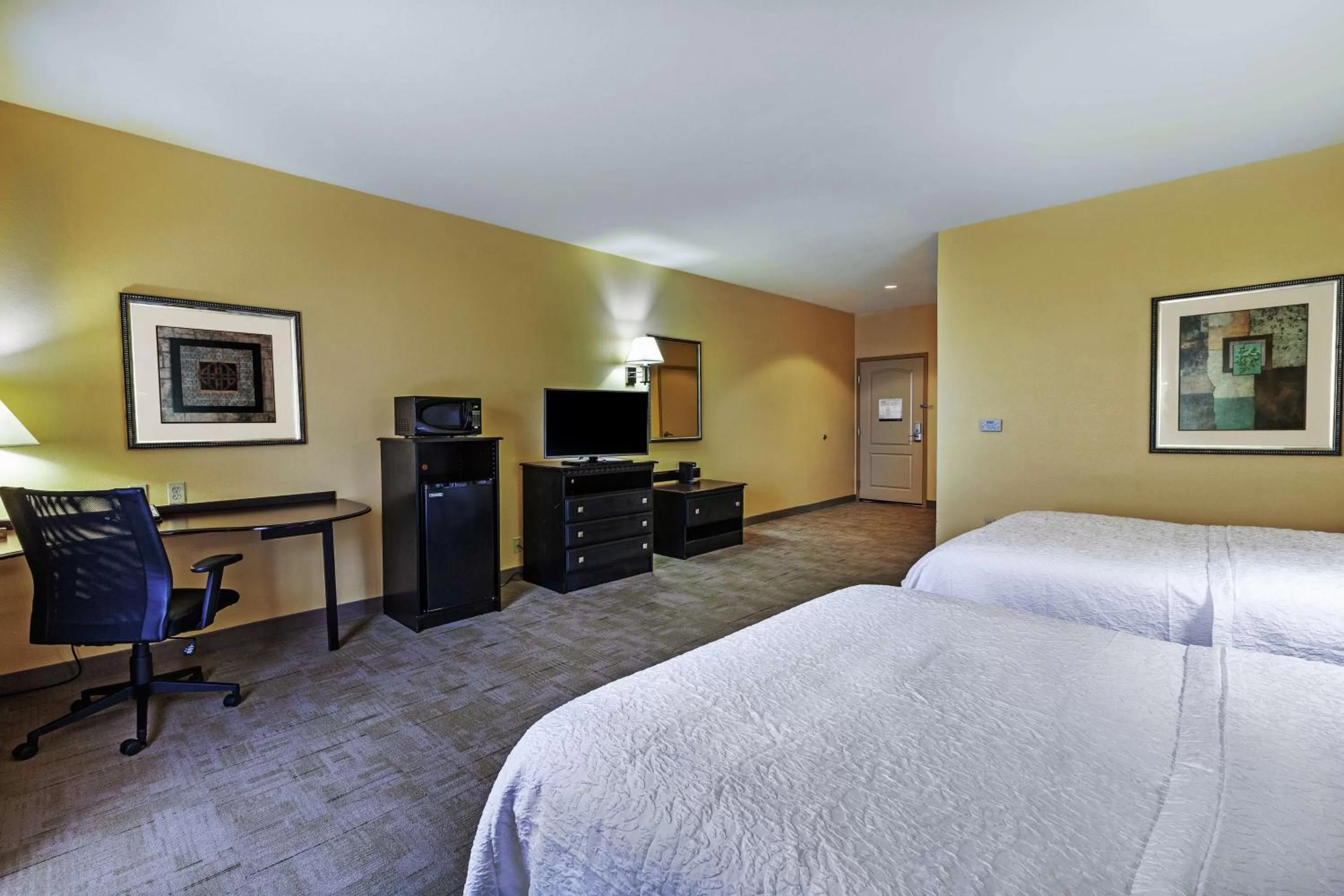 Bedroom, Bed in Hampton Inn & Suites Owasso