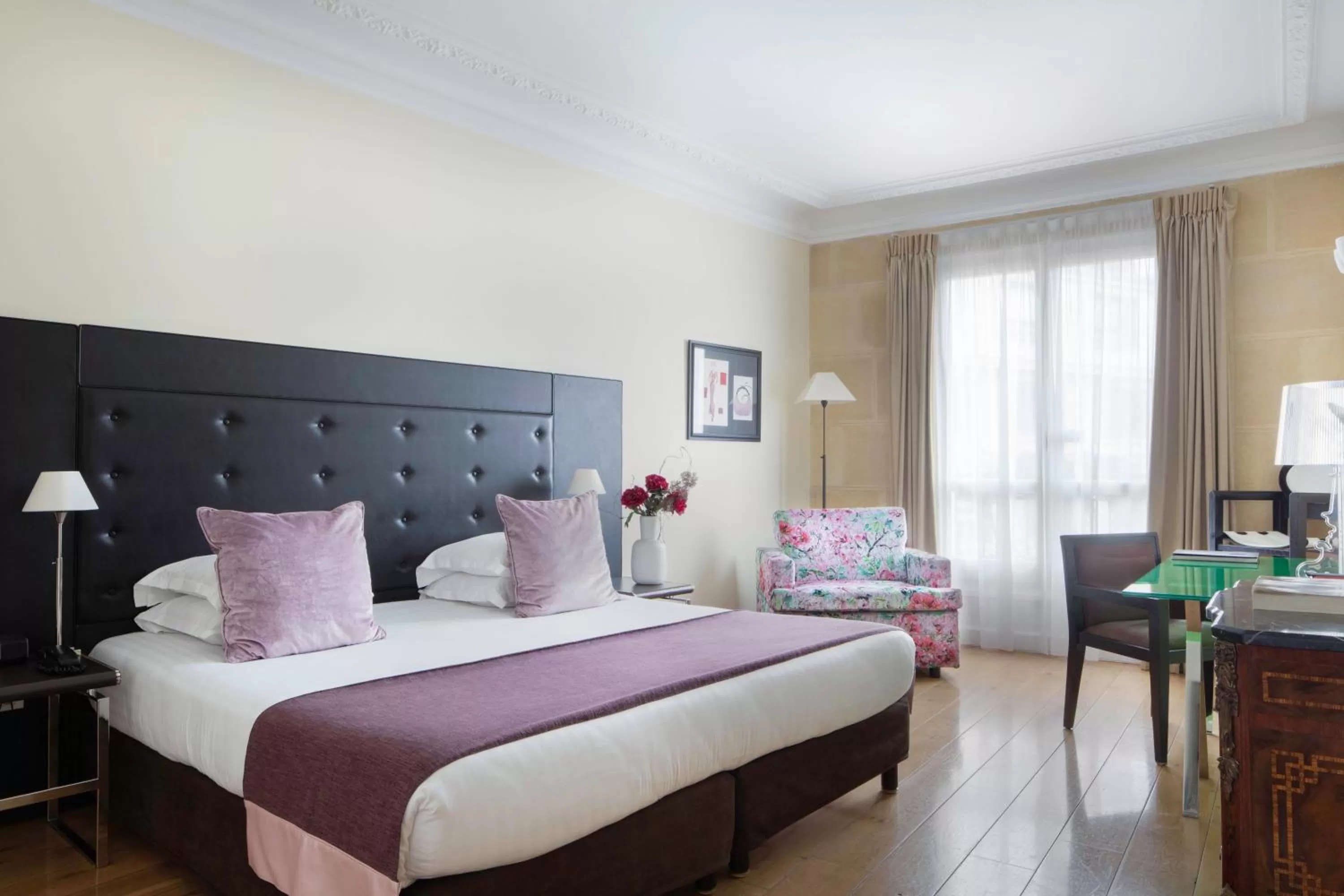 Photo of the whole room, Bed in Le 123 Elysees - Astotel